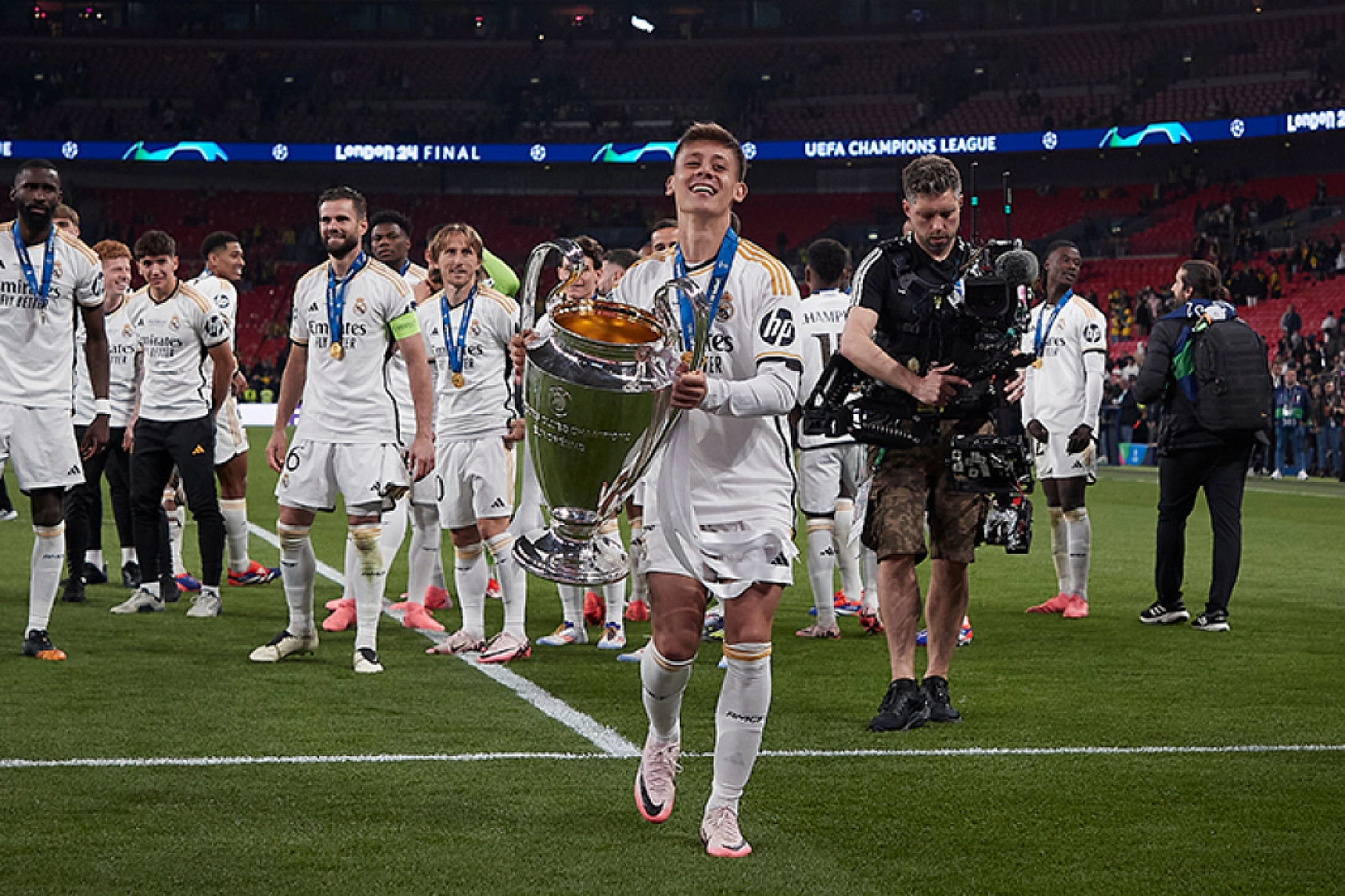 Devler Ligi'nin Türk Yıldızları: İşte UEFA Şampiyonlar Ligi finalinde sahne alan Türk futbolcular