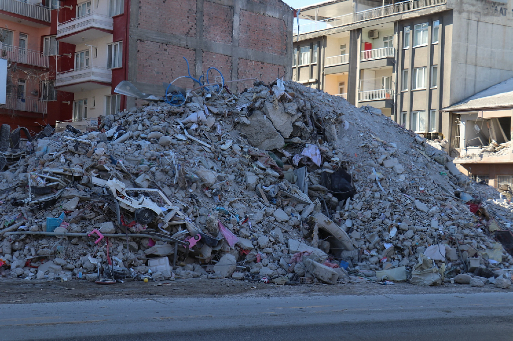 Malatya'da Bilirkişi Raporu Açığa Çıkardı: 3'ü Çocuk 7 Kişinin Hayatını Kaybettiği Otele 5'inci Kat İlave Edilmiş...!