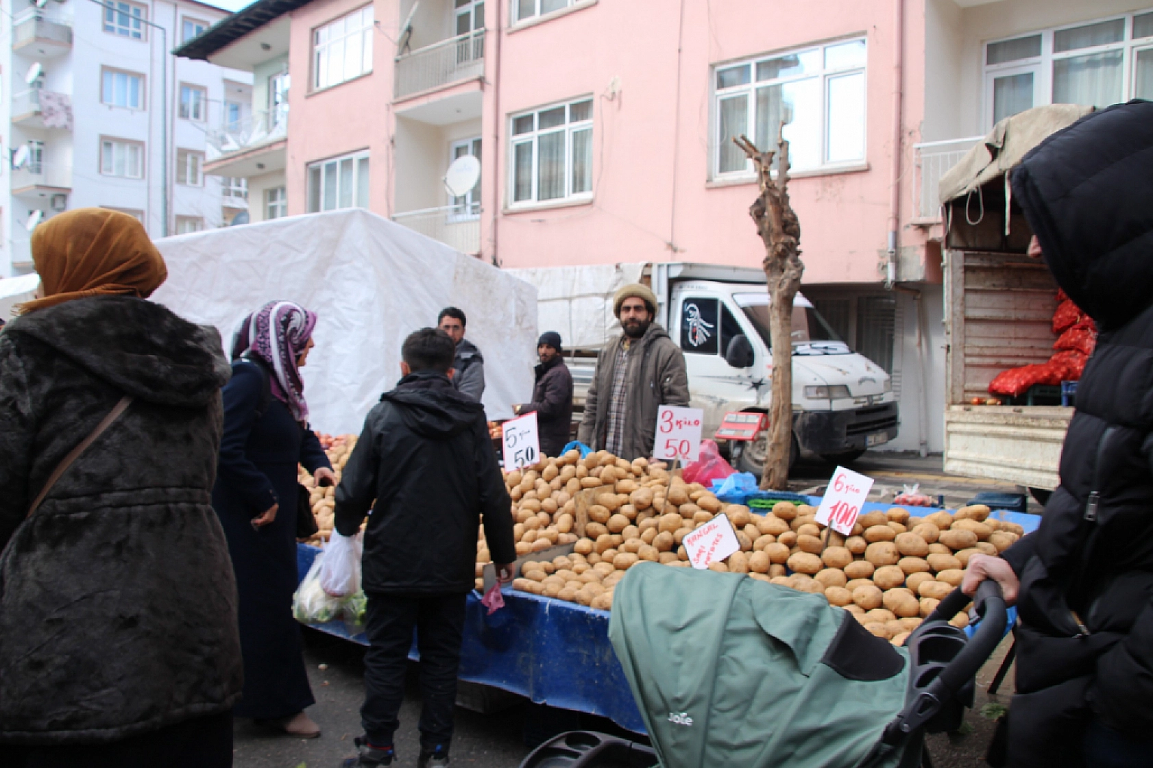 Soğuk Hava Meyve Sebze Fiyatlarını Düşürdü! Malatyalılar Pazarları Doldurdu...!