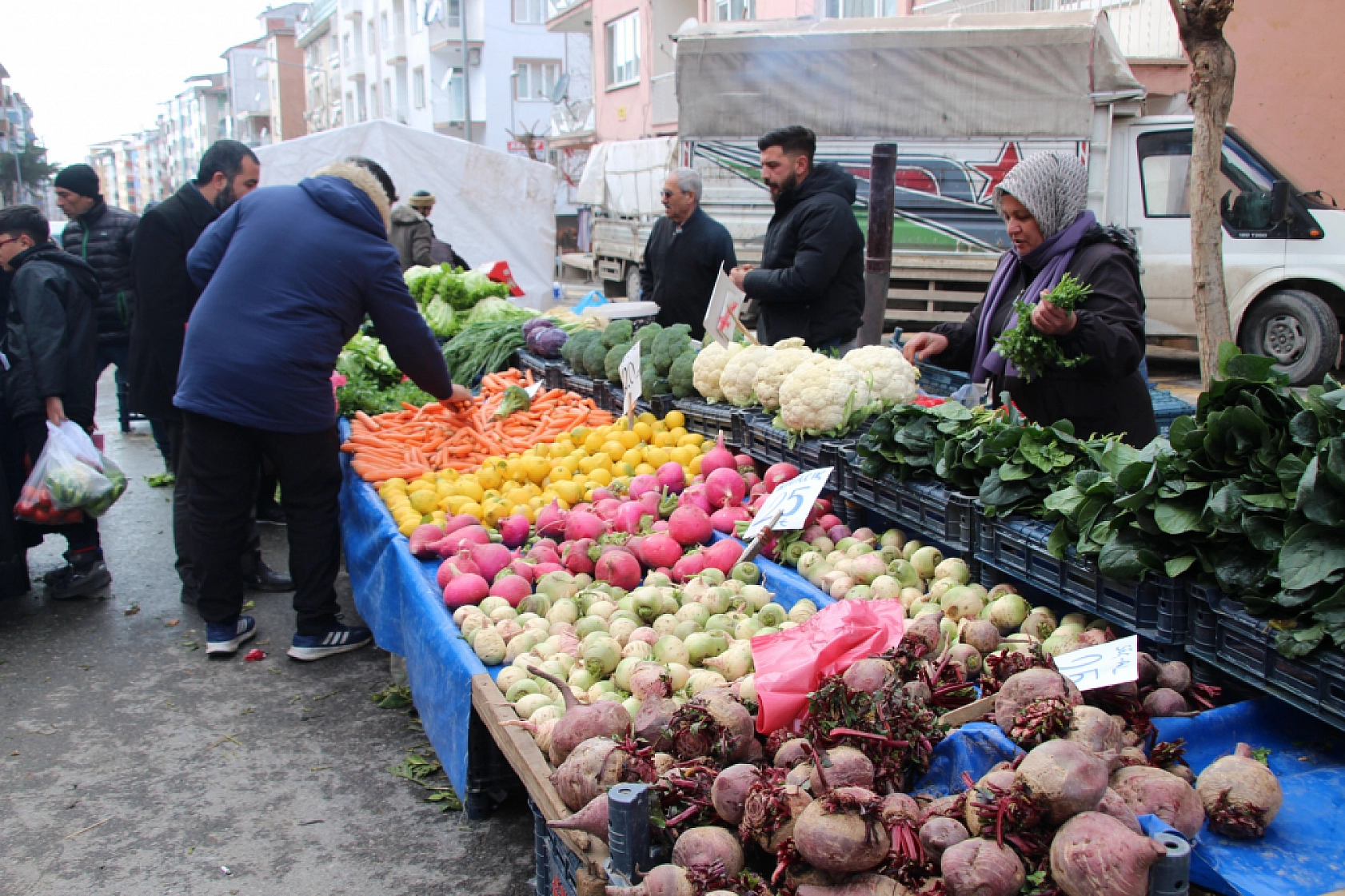 Soğuk Hava Meyve Sebze Fiyatlarını Düşürdü! Malatyalılar Pazarları Doldurdu...!