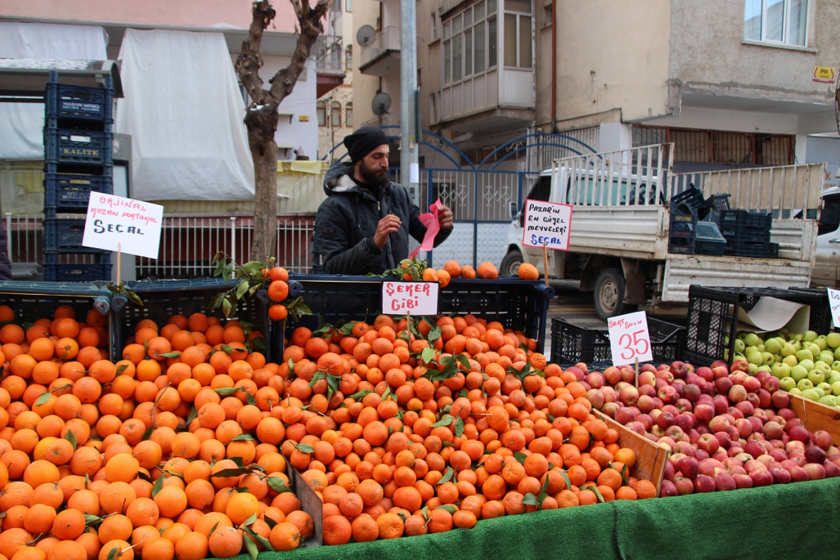 Soğuk Hava Meyve Sebze Fiyatlarını Düşürdü! Malatyalılar Pazarları Doldurdu...!