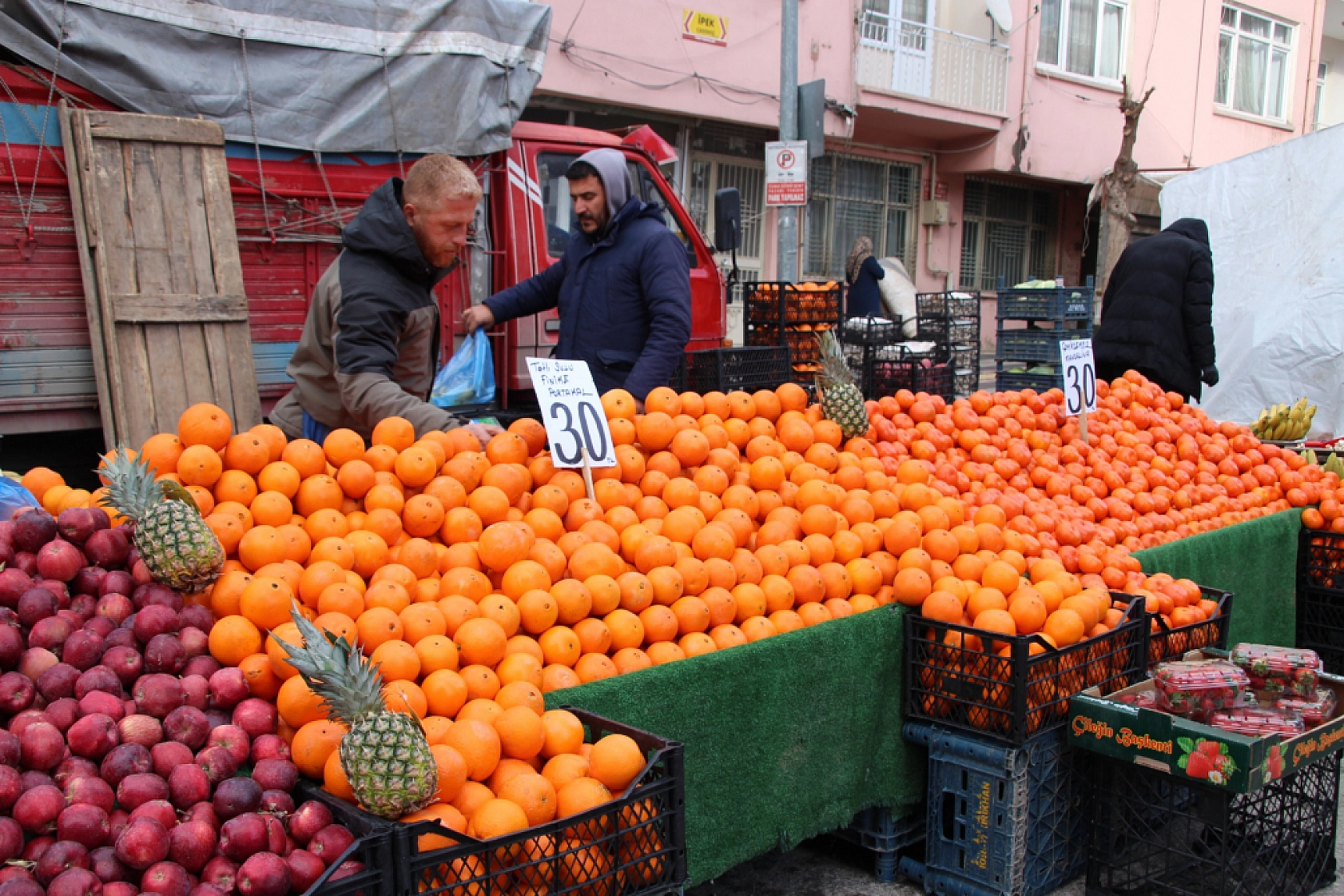 Soğuk Hava Meyve Sebze Fiyatlarını Düşürdü! Malatyalılar Pazarları Doldurdu...!