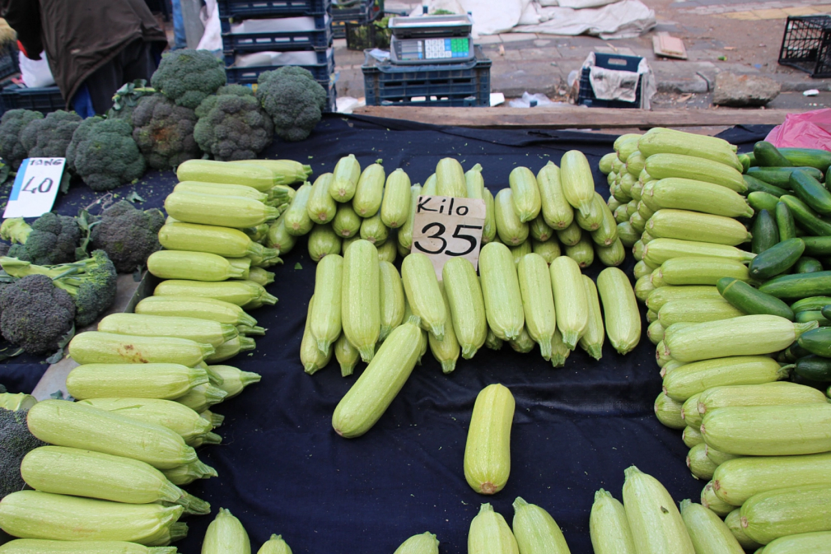 Soğuk Hava Meyve Sebze Fiyatlarını Düşürdü! Malatyalılar Pazarları Doldurdu...!