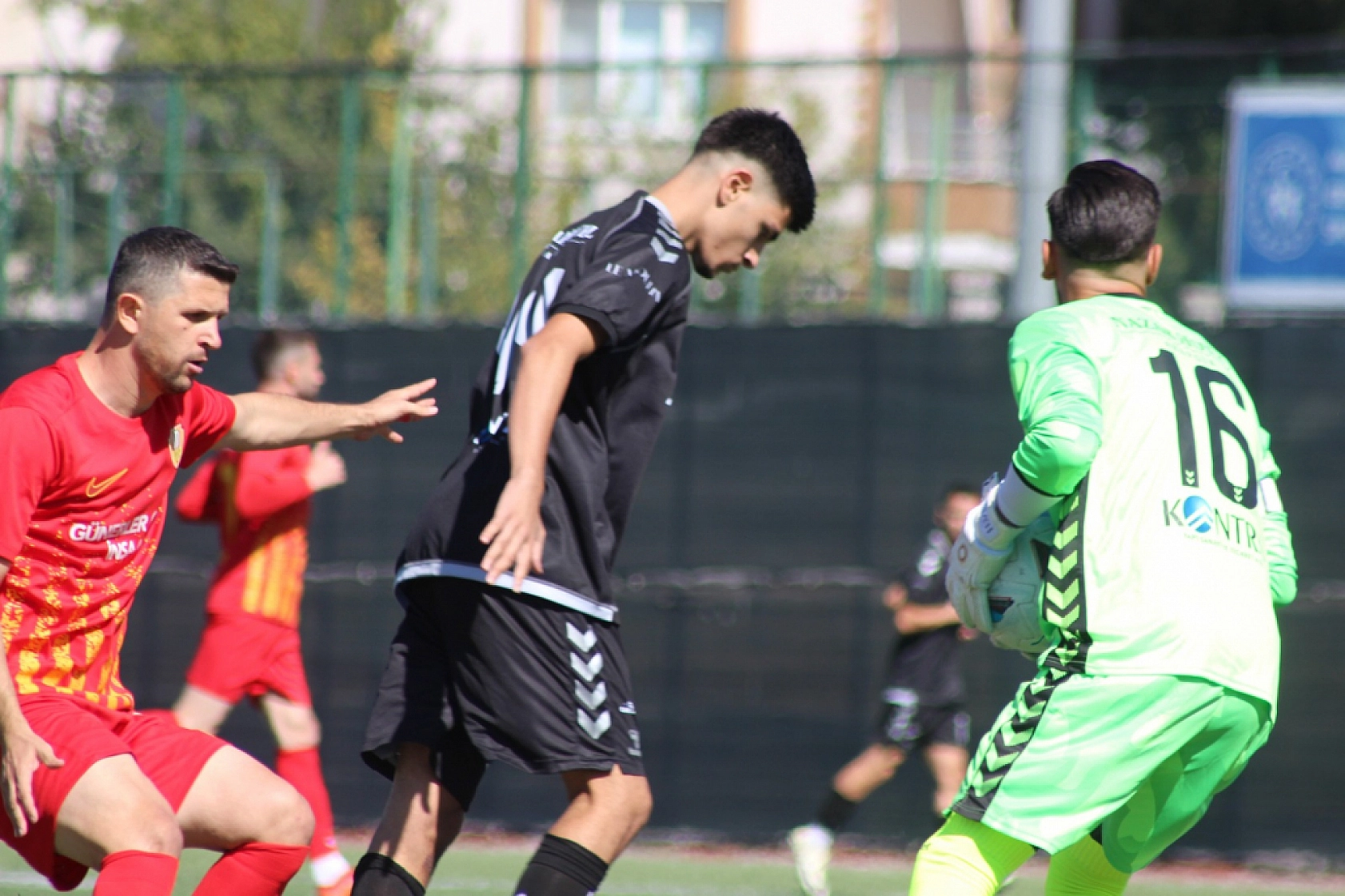 Malatya Derbisinde Gol, Kırmızı Kart Seli: Malatyaspor Beraberliği Kurtardı!