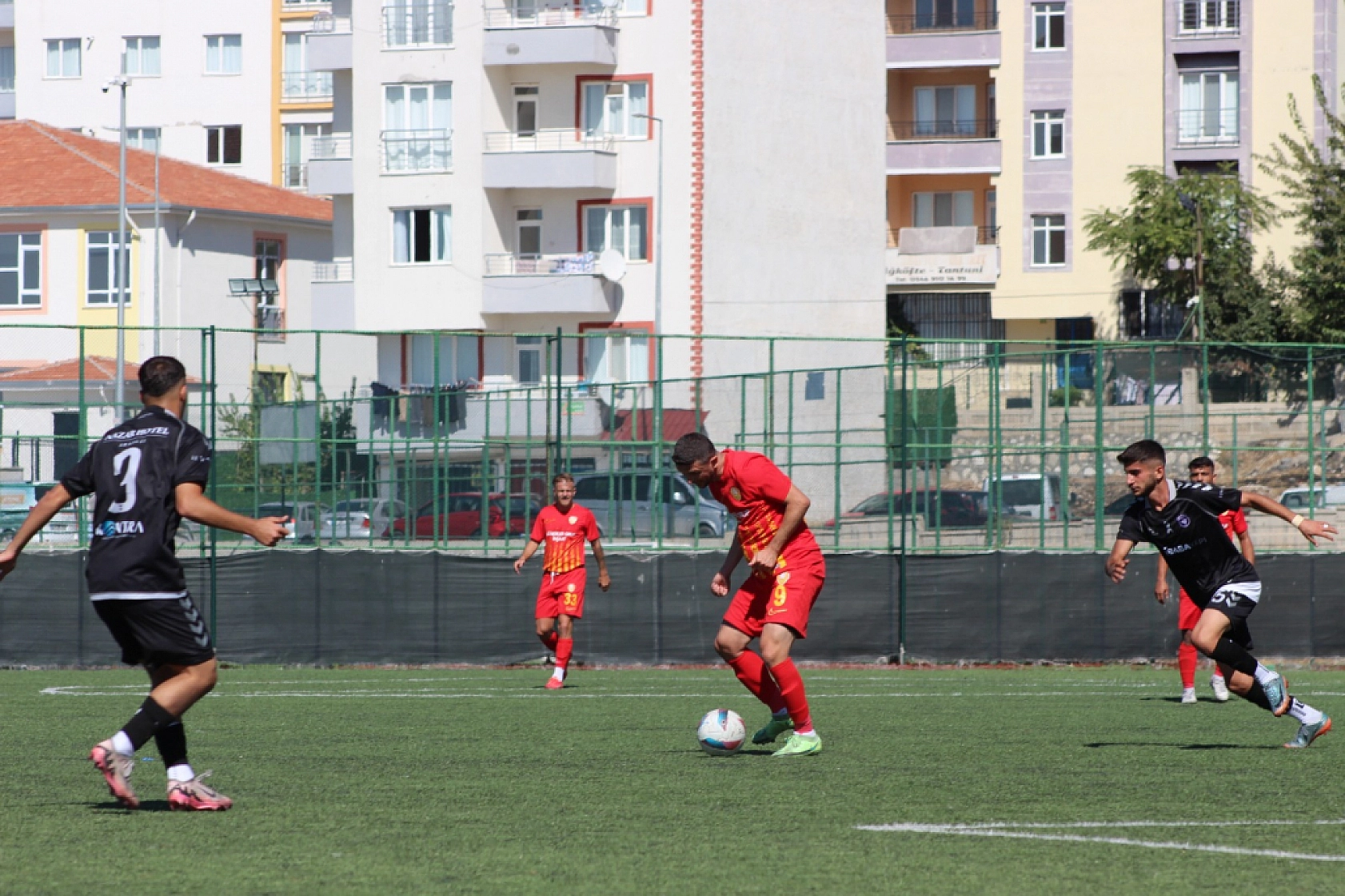 Malatya Derbisinde Gol, Kırmızı Kart Seli: Malatyaspor Beraberliği Kurtardı!