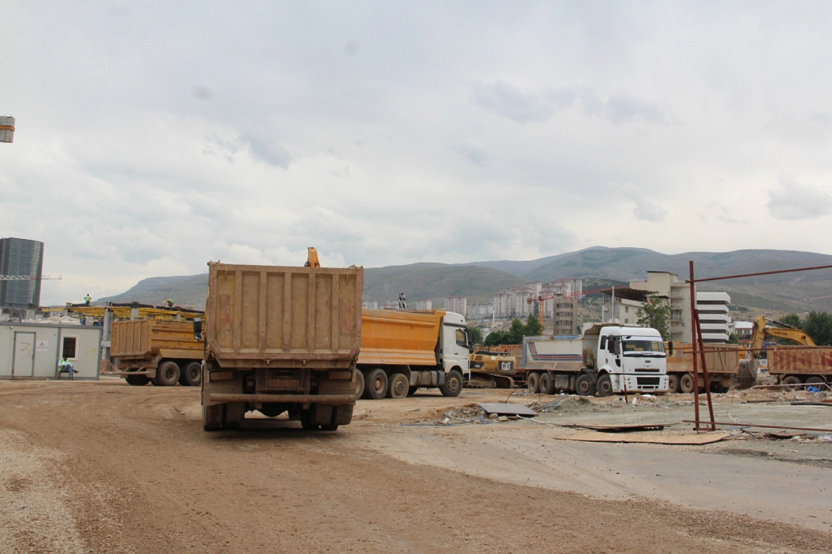 Malatya Valisi'nden İnşaat Uyarısı: Özen Gösterin!