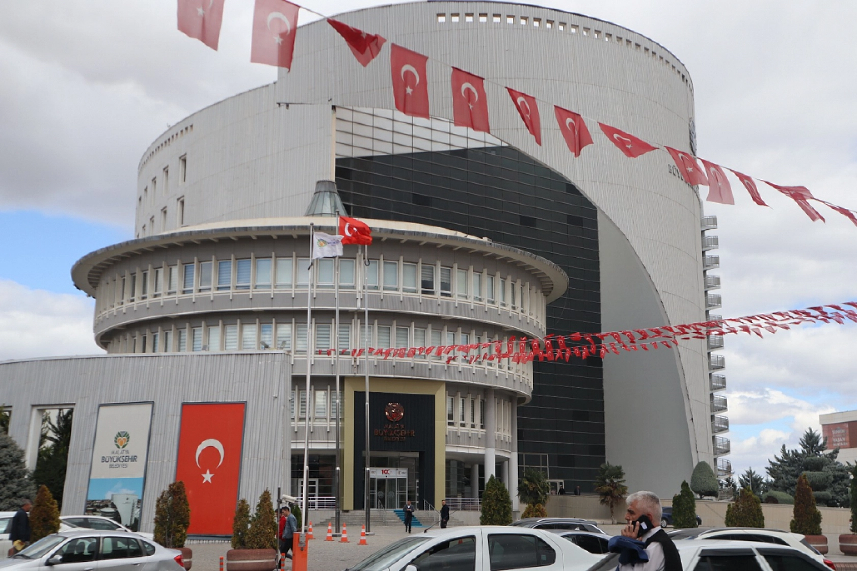 Büyükşehir Dükkân ve Daire Satacak: Peki, İhale Nerede Yapılacak? İhale Bedeli Ne Kadar? İhale Tarihi ve Saati Nedir? İşte Detaylar…