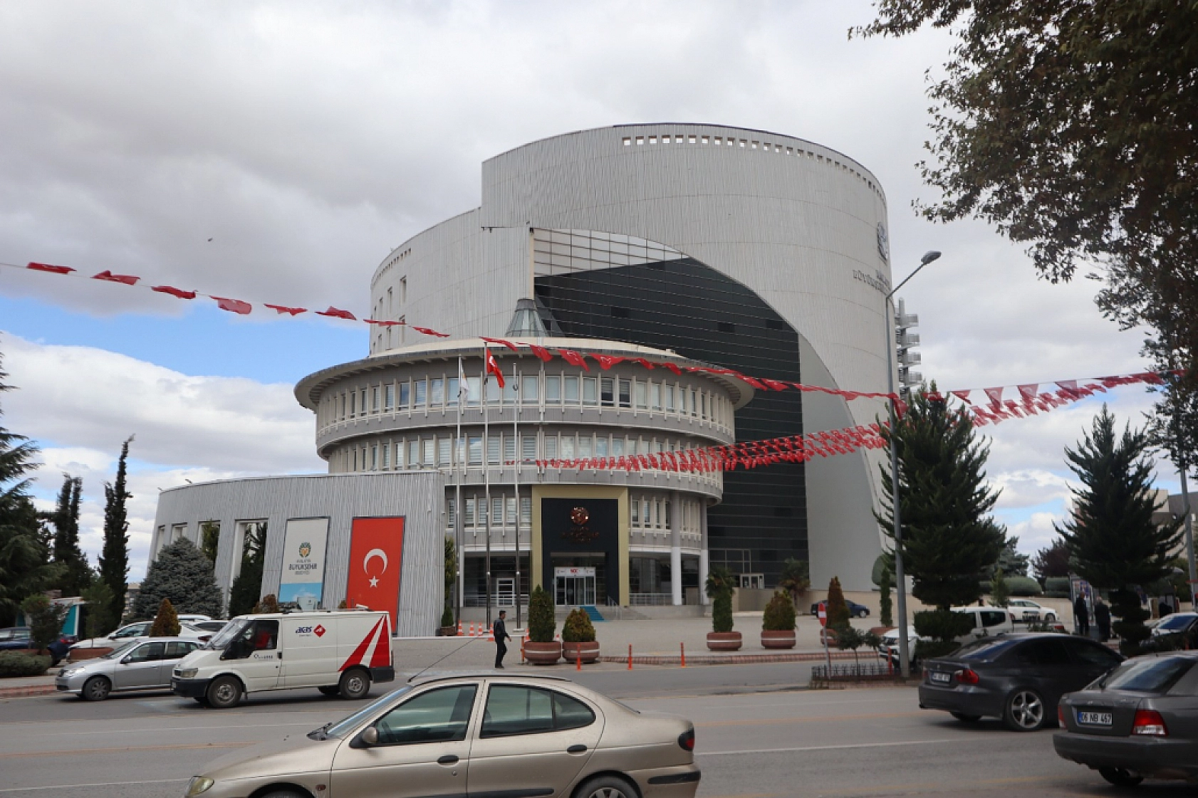 Büyükşehir Dükkân ve Daire Satacak: Peki, İhale Nerede Yapılacak? İhale Bedeli Ne Kadar? İhale Tarihi ve Saati Nedir? İşte Detaylar…