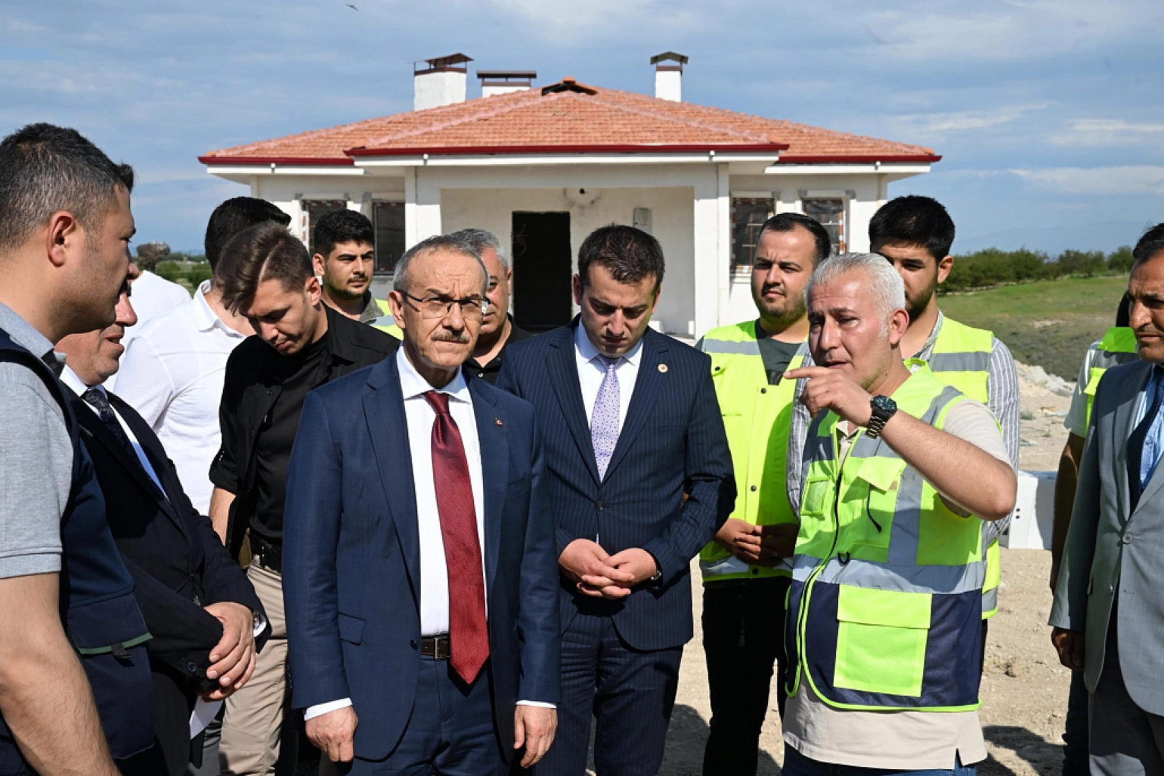 Yavuz, Yazıhan'da deprem konutlarını ve yatırımları inceledi