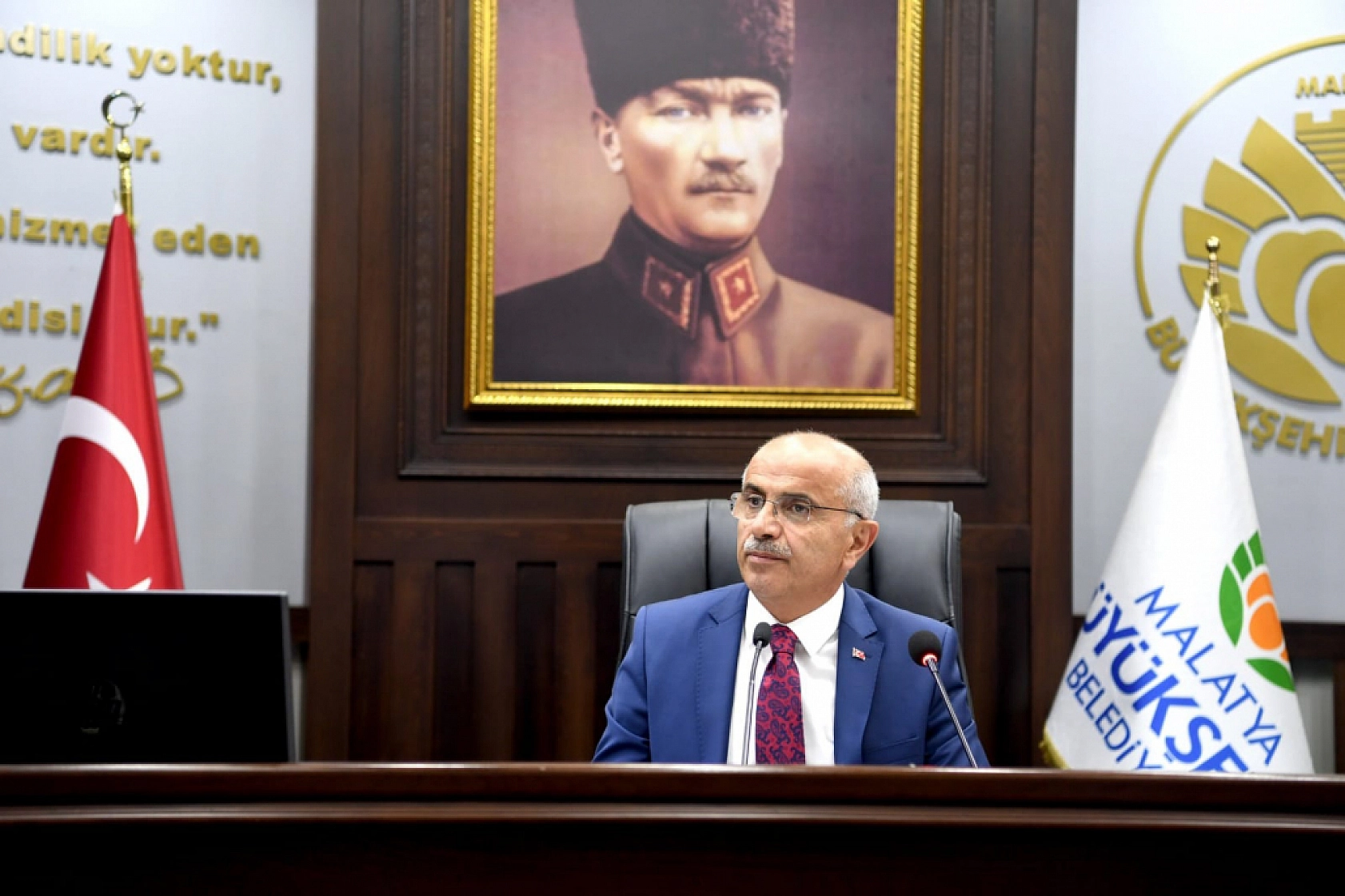 Malatya'da festivaller çakıştı: 'Keşke O Zaman Söyleseydiniz Başkanım!'