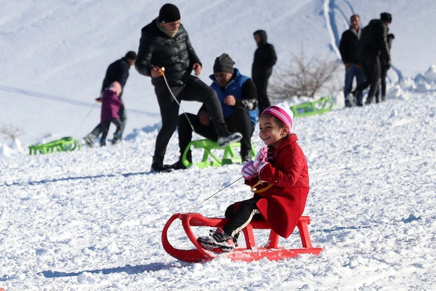 Göl manzaralı kayak merkezi