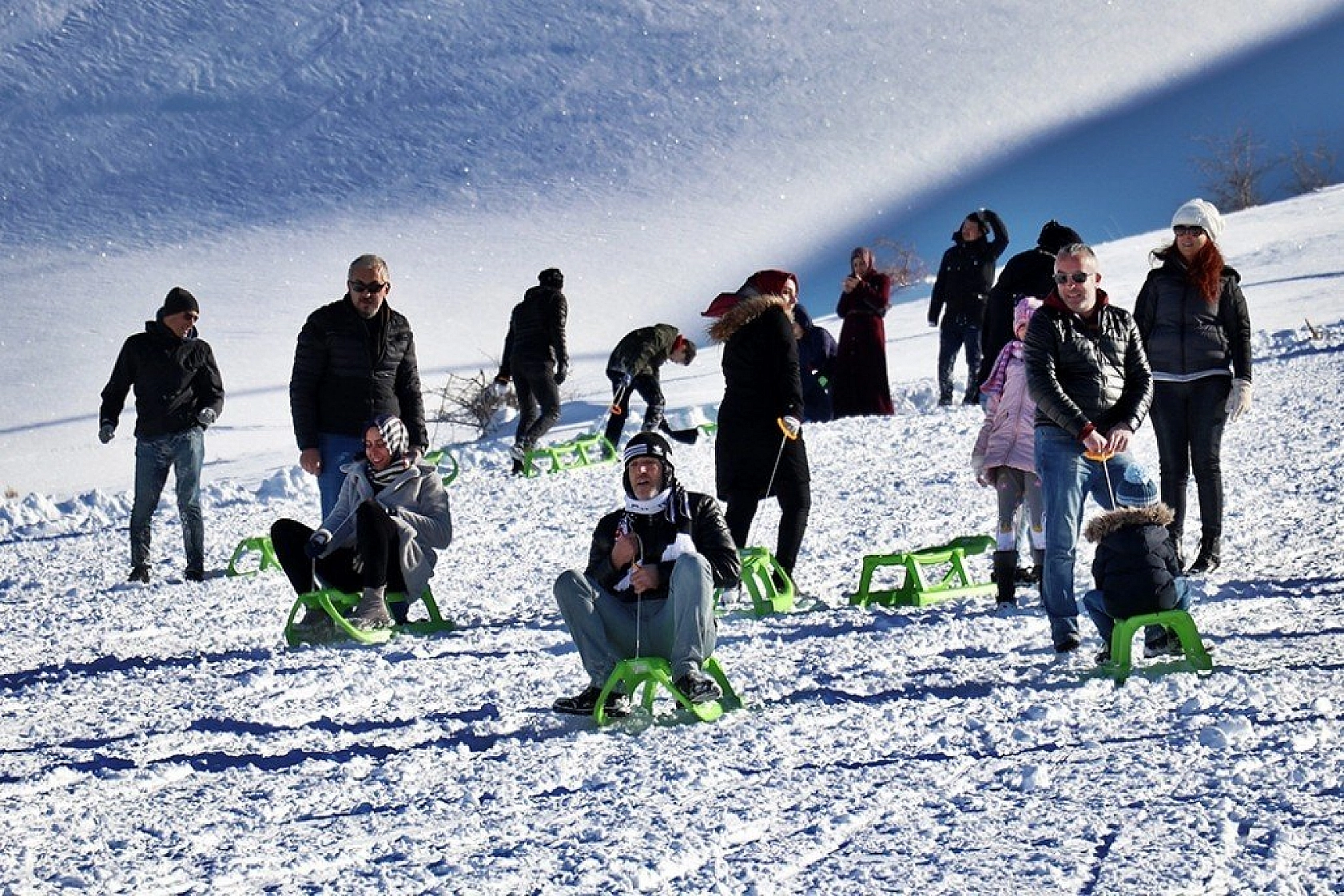 Göl manzaralı kayak merkezi