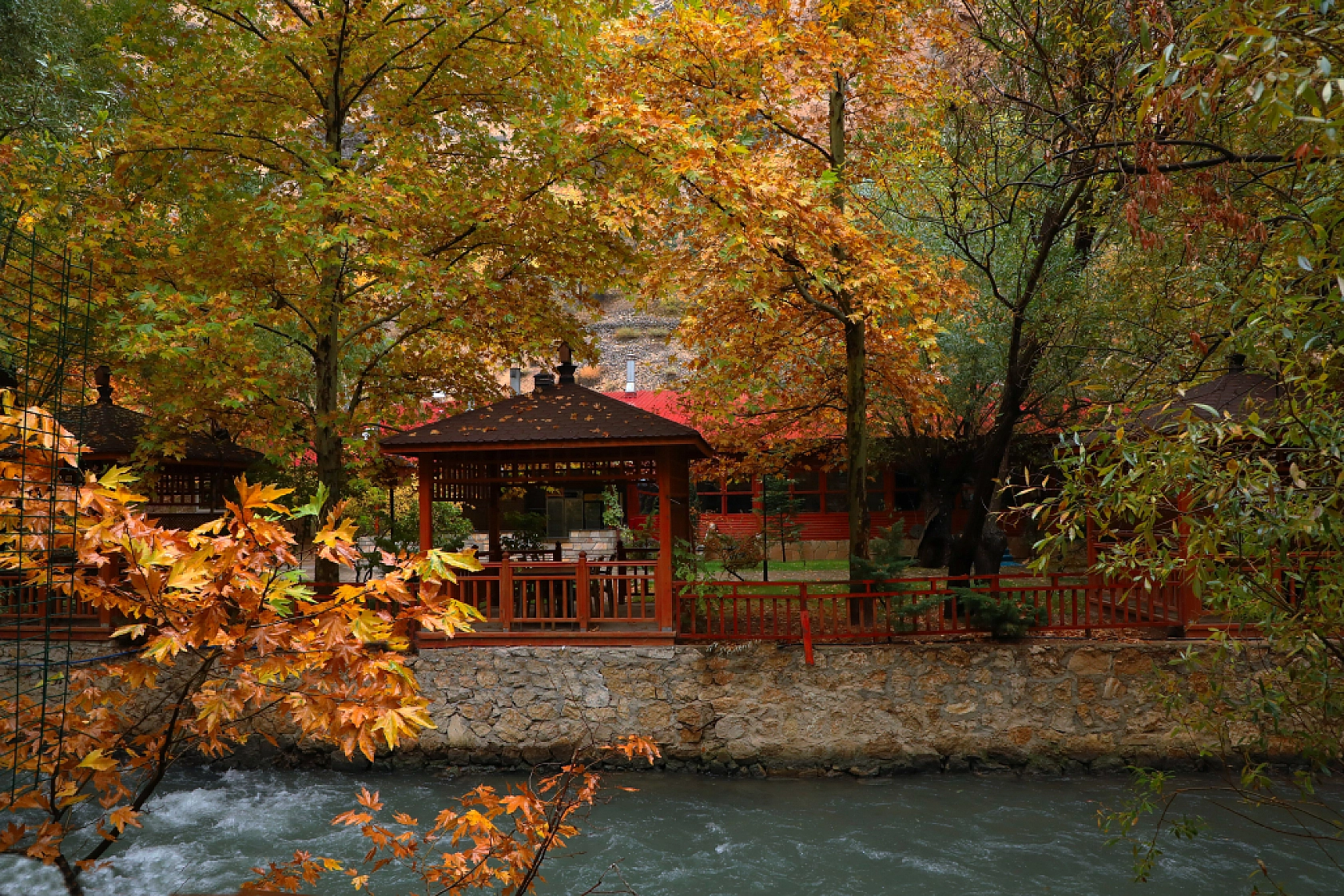 Tohma Kanyonu sonbahar renklerine büründü