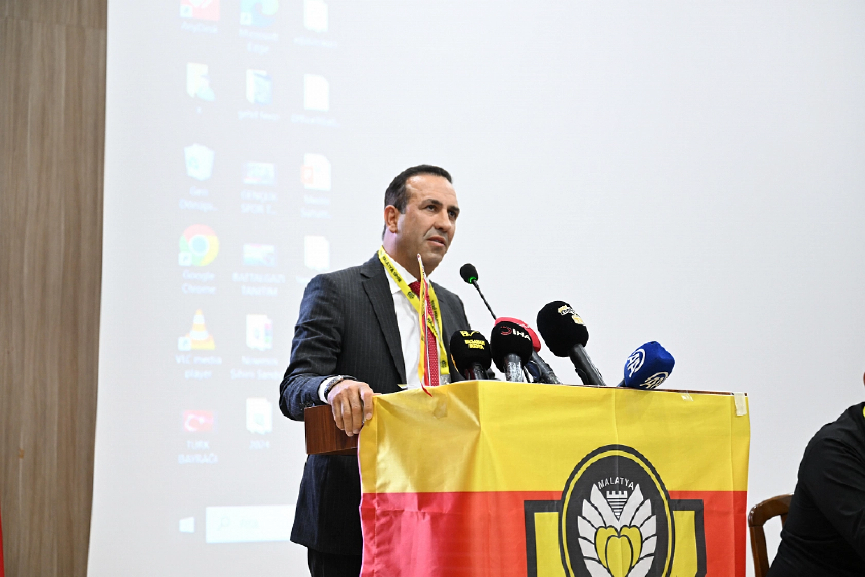 Çalık'tan Helallik İstedi! Tüfenkçi'yi Eleştirdi: 'Malatya İçin Ne Yaptın!?'