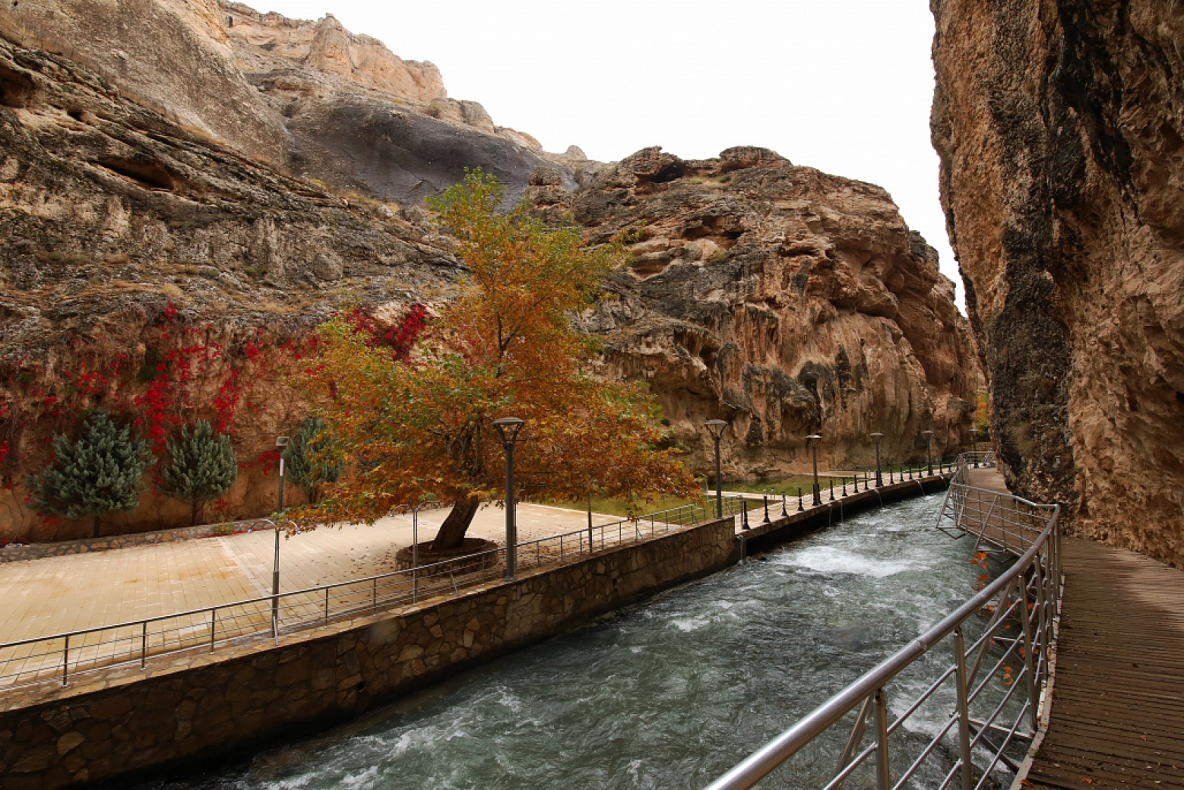 Tohma Kanyonu sonbahar renklerine büründü