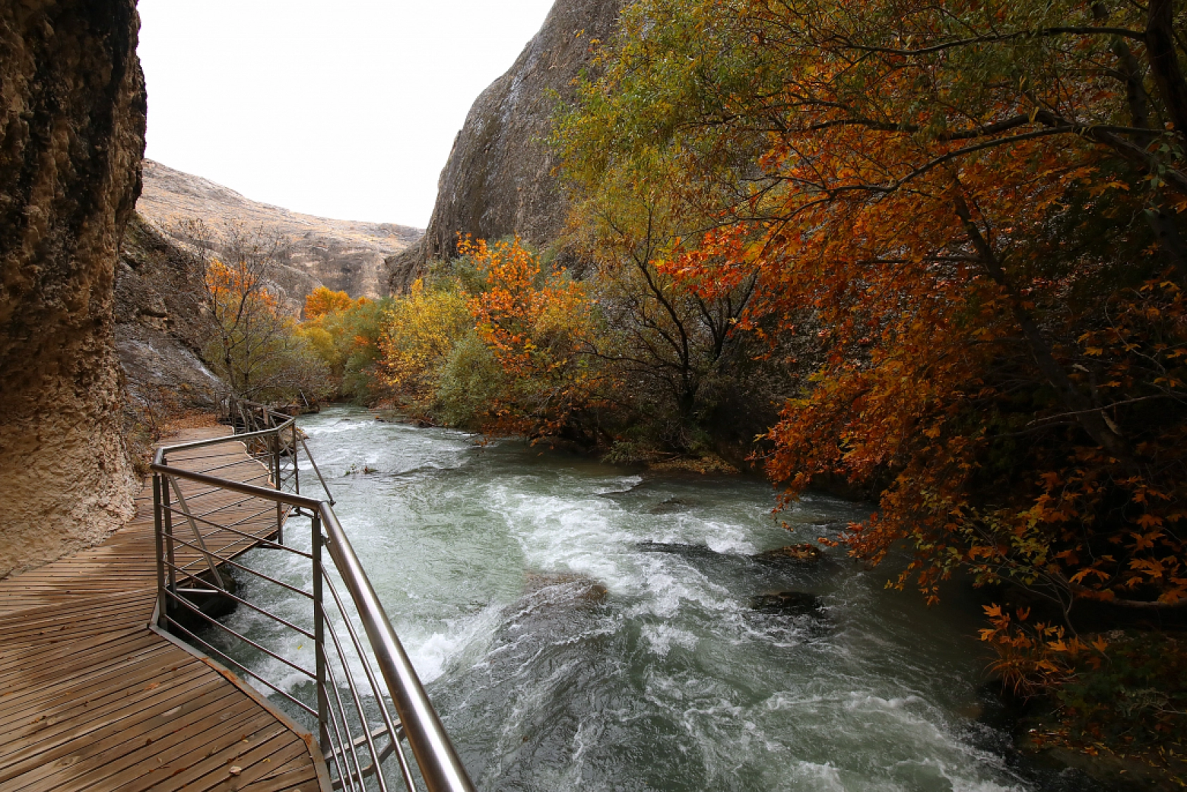 Tohma Kanyonu sonbahar renklerine büründü