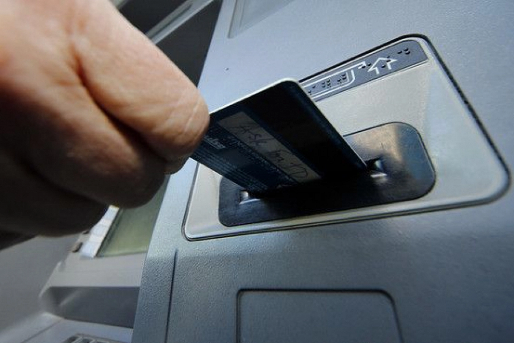 ATM'lerde Yeni Düzenleme: Şifreler Tarih Oluyor!