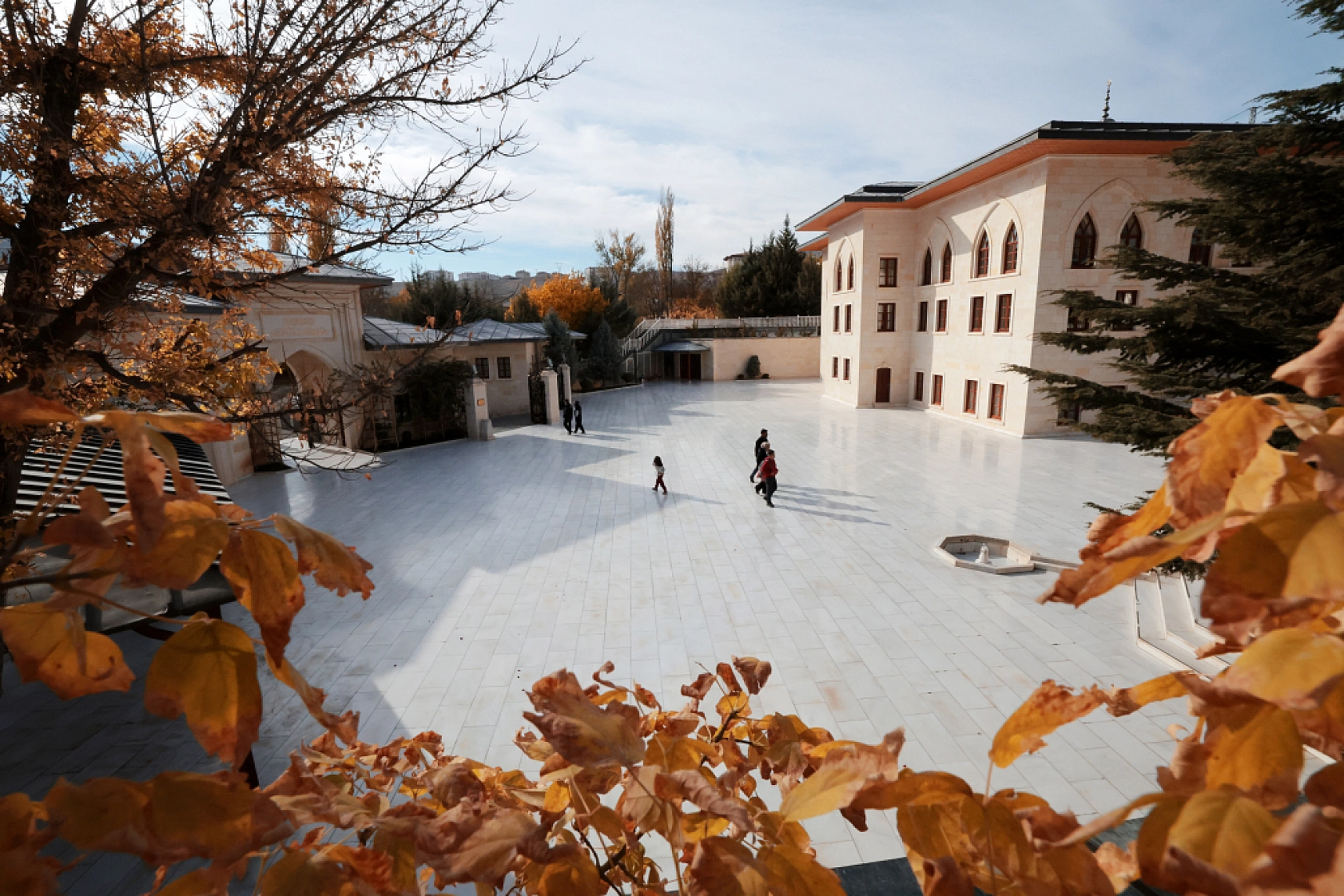 Sonbaharın Renk Cümbüşü: Günpınar Şelalesi'nde Göz Kamaştıran Görüntüler