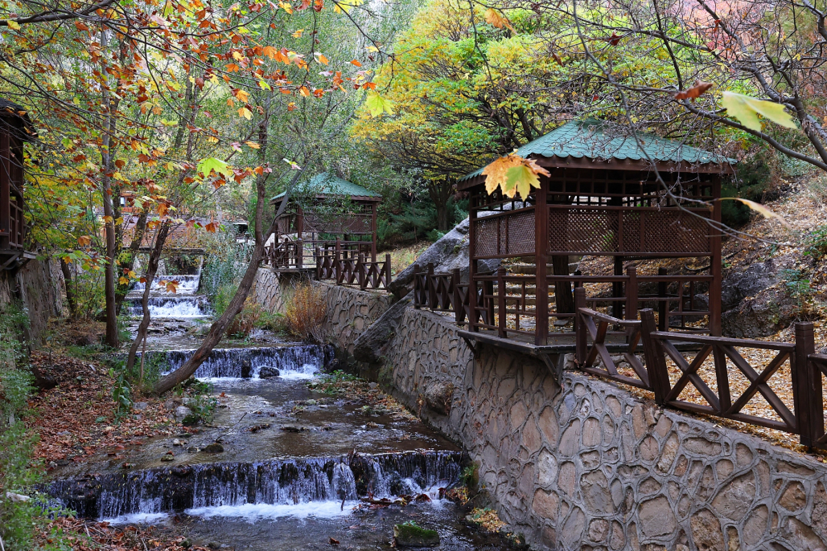 Malatya'da gezi için harika alan: Sonbaharla masal diyarını aratmadı…