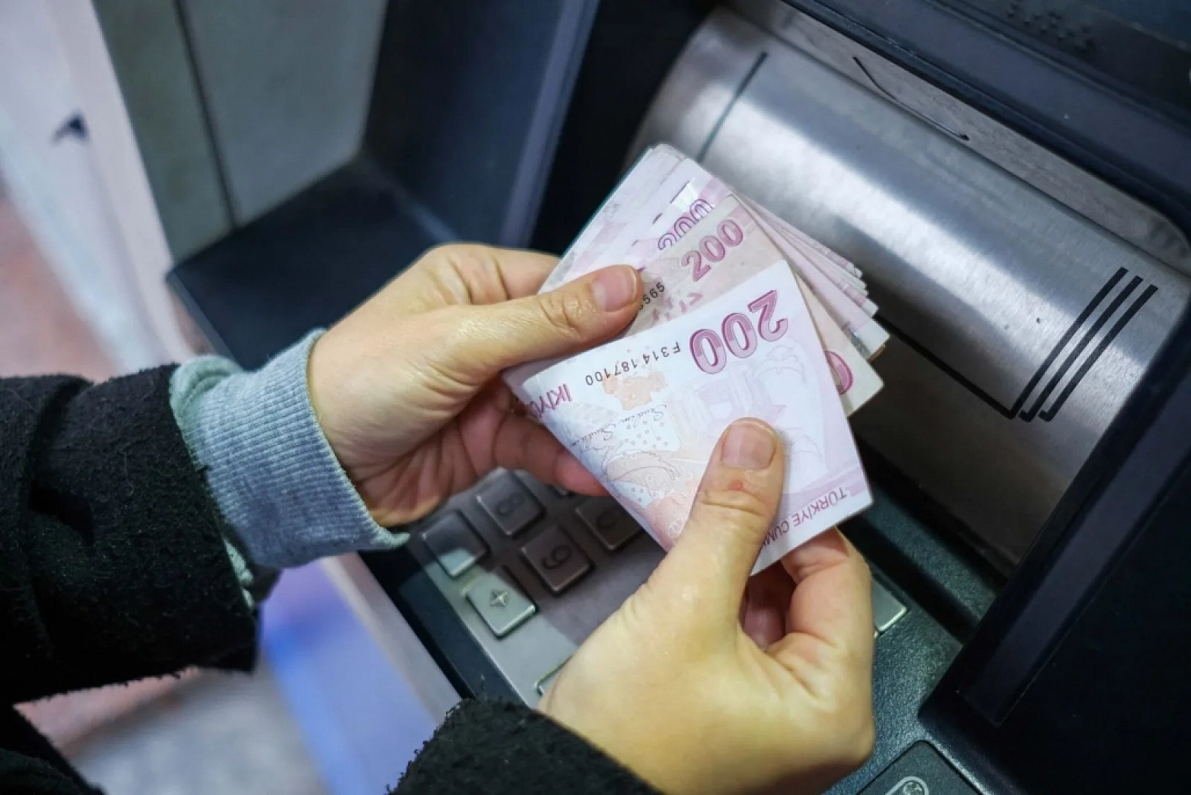 ATM'lerde Para Çekme Limiti Güncellendi: Artık O Miktarda Para Çekilebilecek!