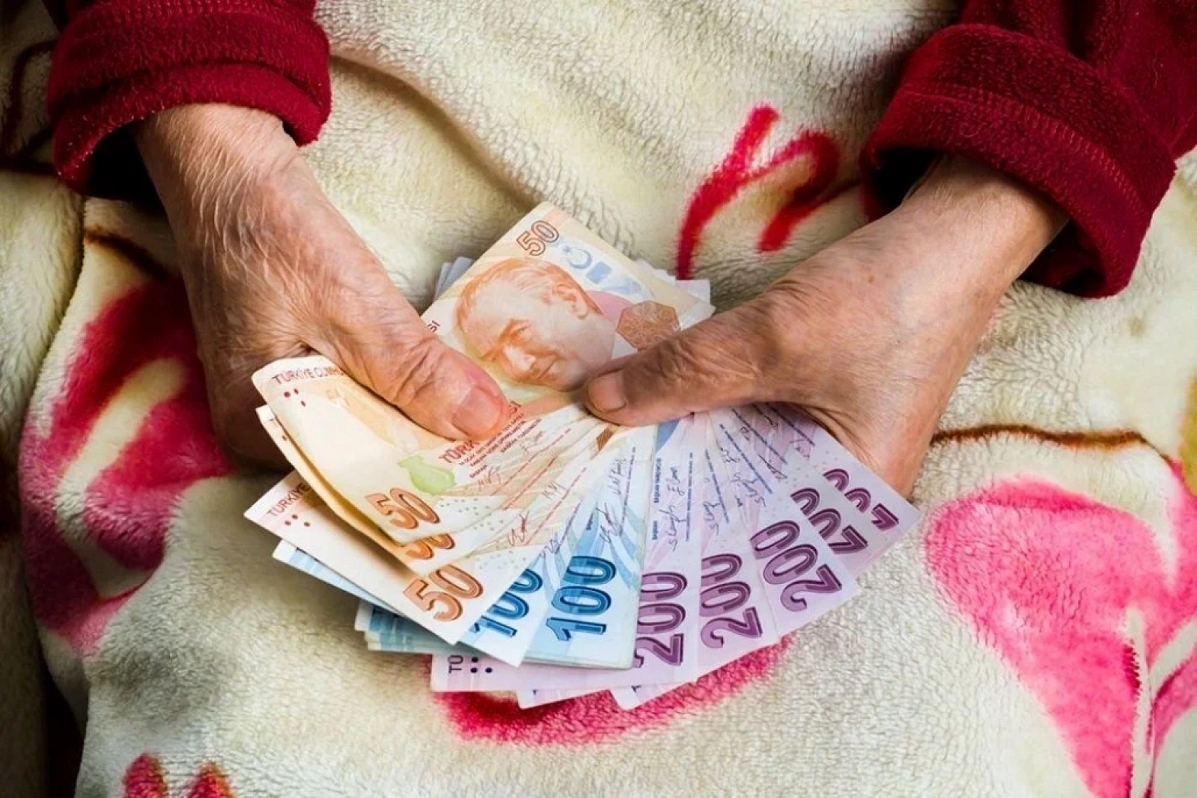 Emeklilere müjde! Bayram ikramiyelerinde ödeme tarihleri belli oldu