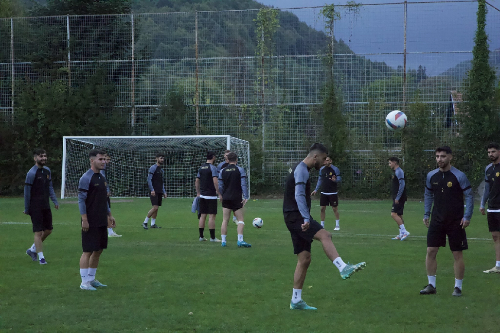 Deprem Felaketi ve Stat Sorunları Malatyaspor'u Vurdu: Malatyalılar Maça Hasret Kaldı...!