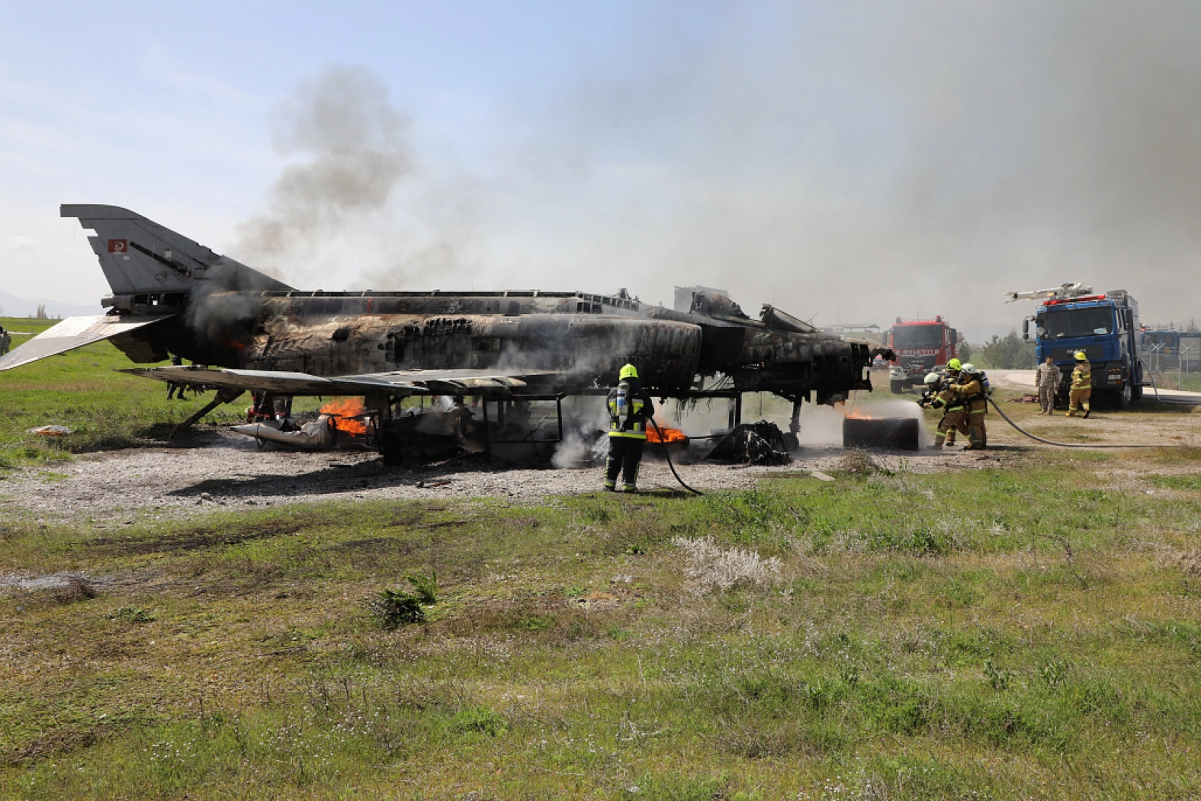 Malatya 7. Ana Jet Üssü'nde yangın tatbikatı başarıyla tamamlandı
