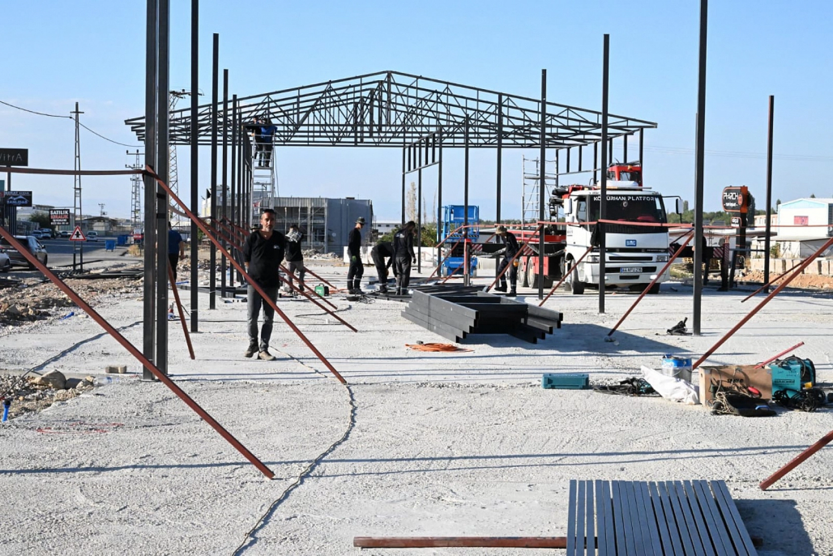 Malatya'da Orta Hasardan Ağır Hasara Dönen Yapıların Yıkım Hızlanıyor Mu..?