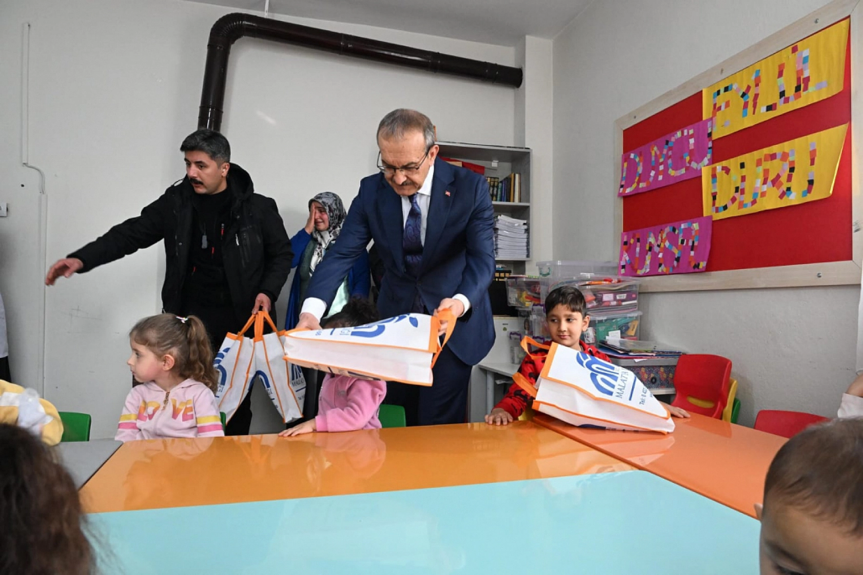 Vali Yavuz'dan Samanköy'e Ziyaret: 'Manevi Değerler Geleceğimiz İçin Önemli'