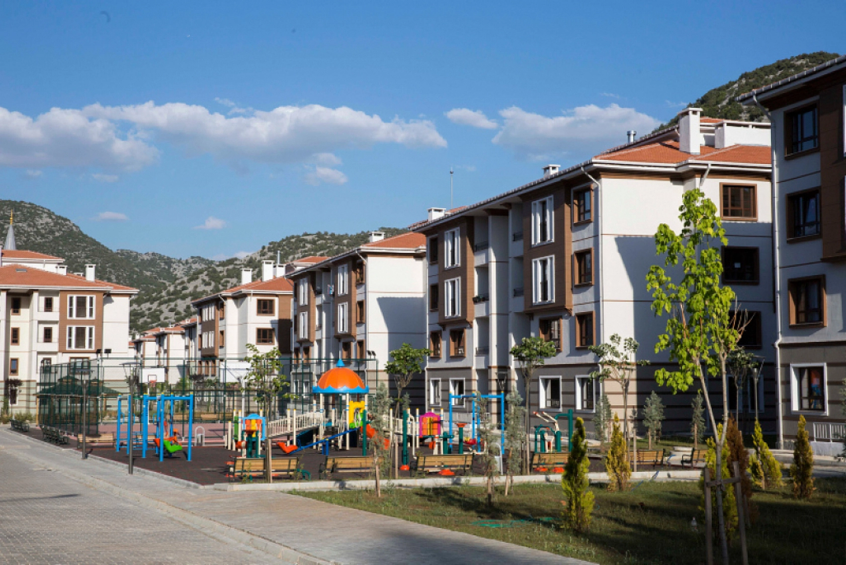 Dar Gelirli Ailelere Müjde! Bakan 250 Bin Konut Sözü Verdi!