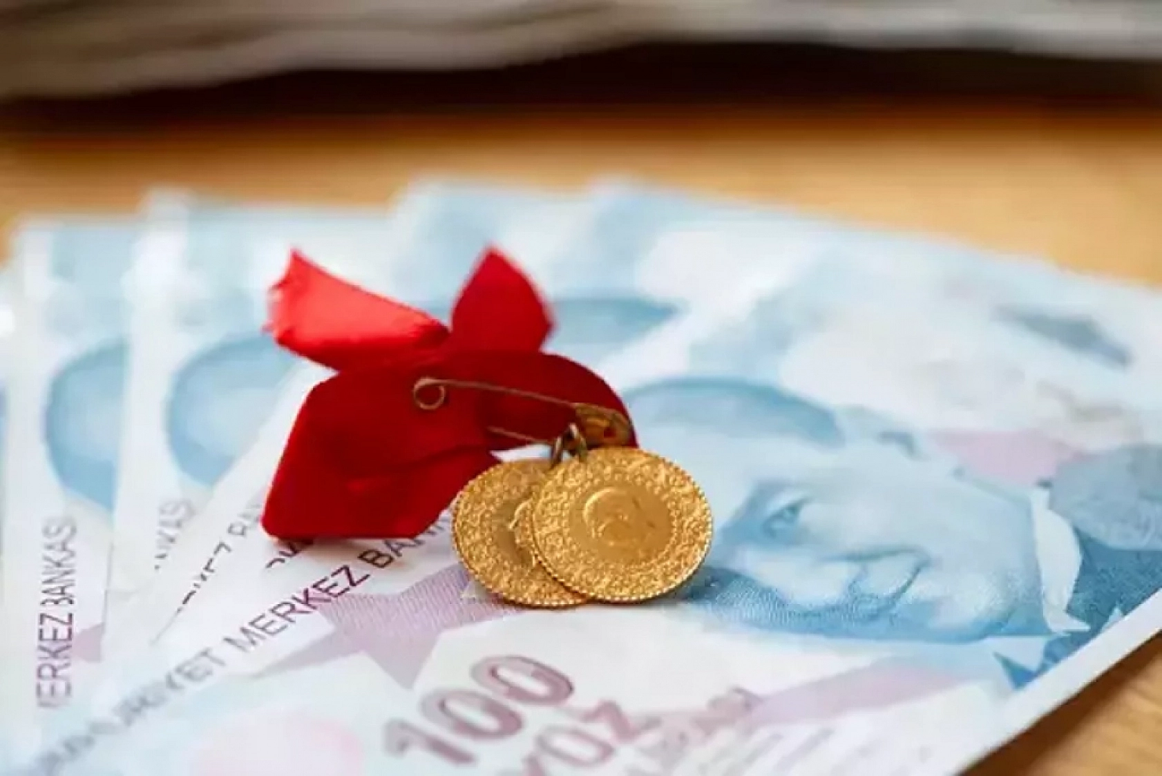 Altın Hafta Sonunda Değer Kaybederek Başladı