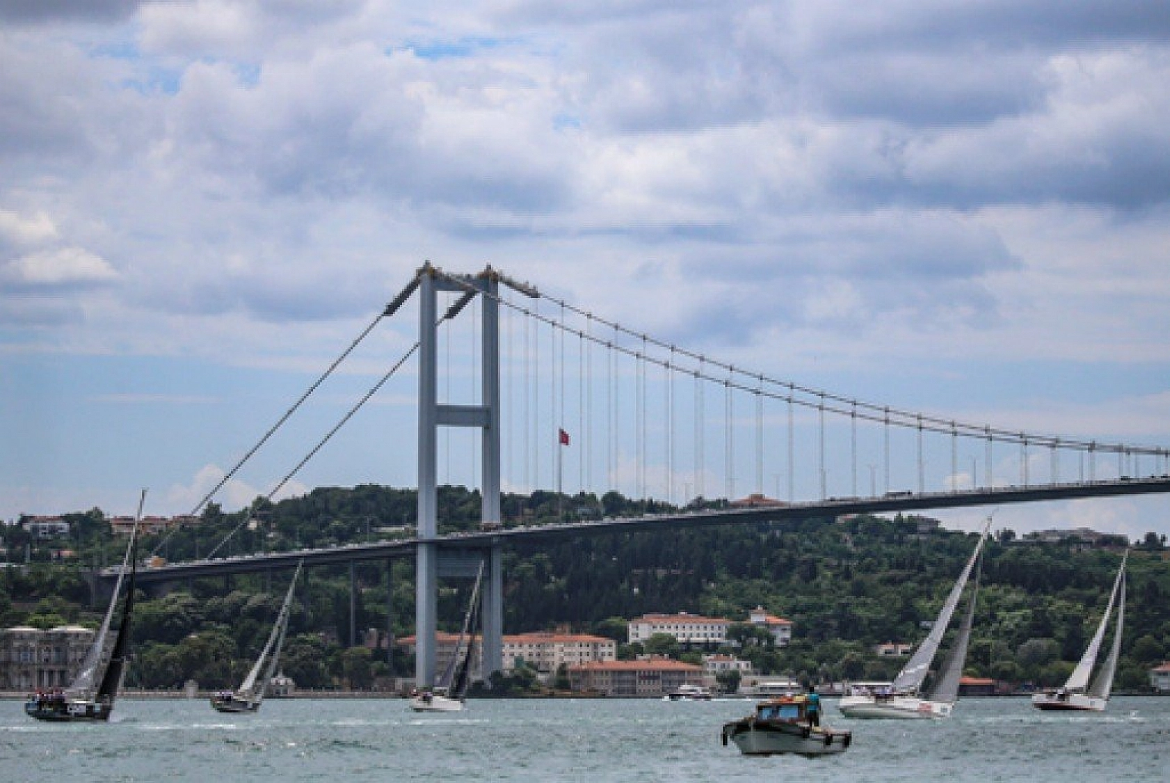 İstanbul Boğazı'nda yelken şöleni