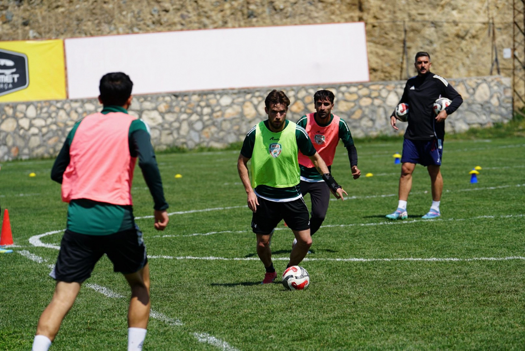 Yeşilyurtspor hazırlıklarını sürdürüyor