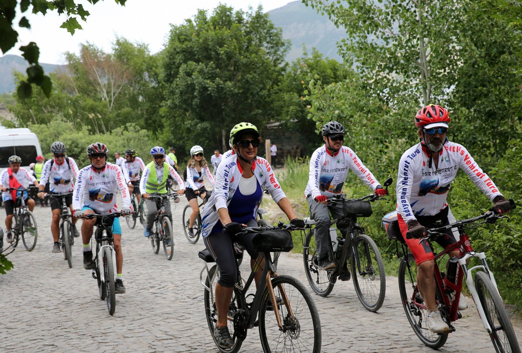 Nemrut'tan Nemrut'a Bisiklet Tutkunları Doğu'yu Pedalla Aşıyor!