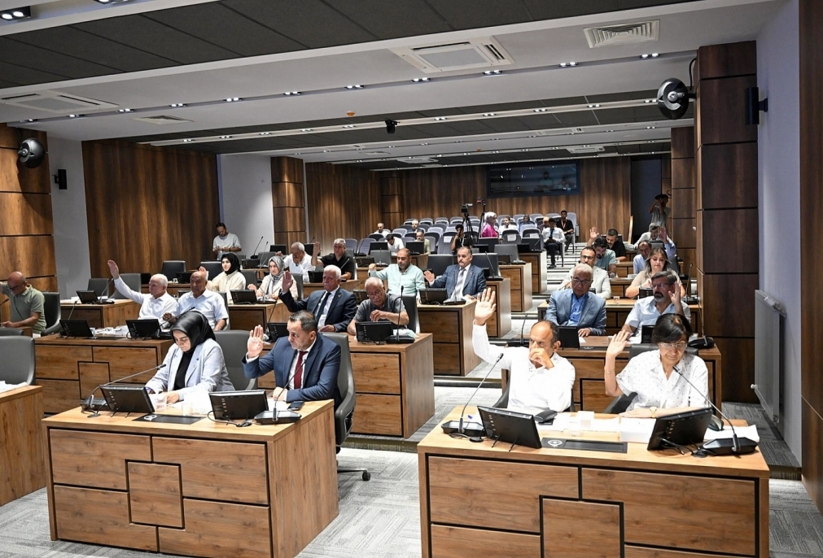 Sıcak hava konut inşaatını etkiledi: Meclisten 24 saat çalışma iznine onay!