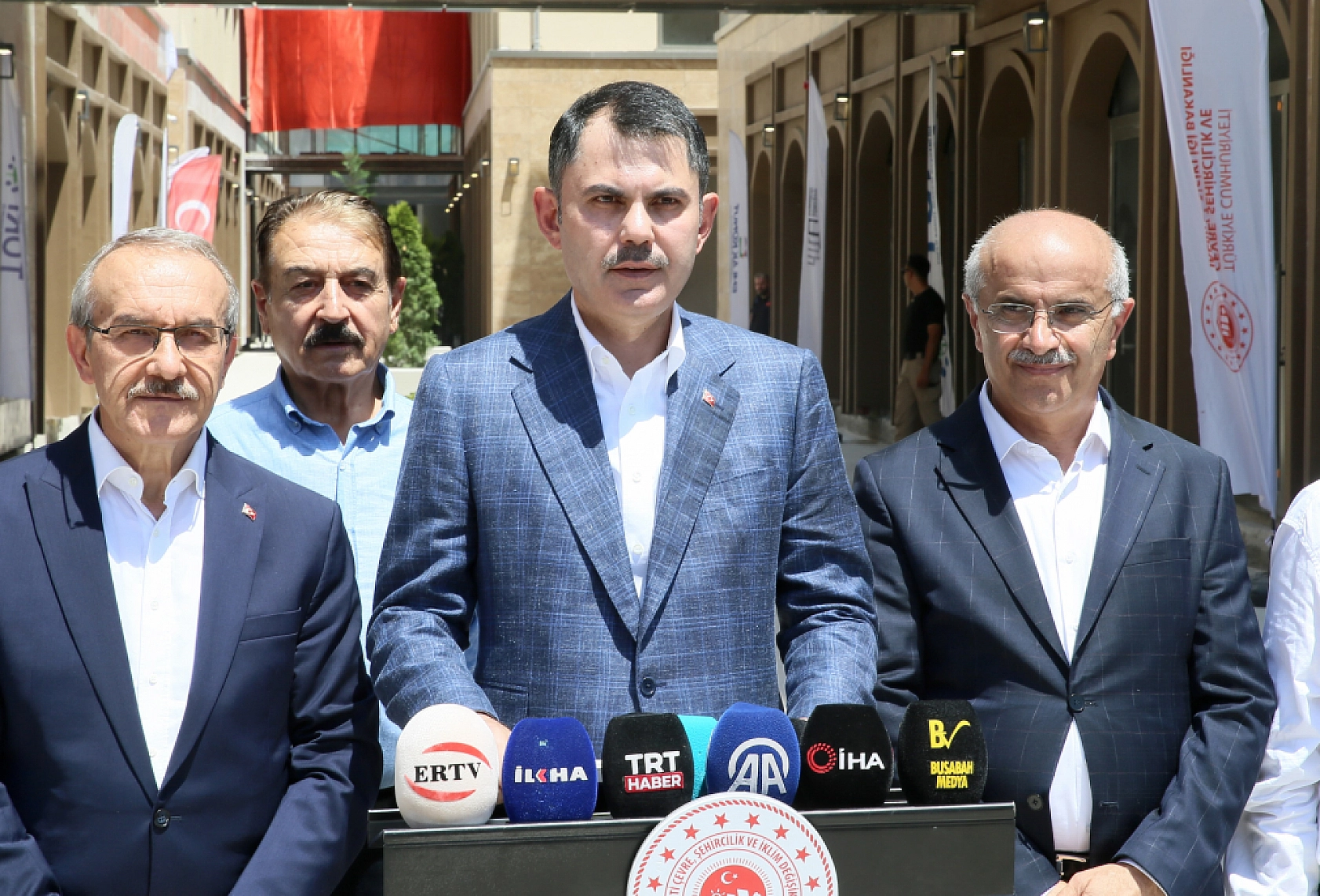 Kurum 'Baklava Kutuları' Polemiğini Malatya'ya Taşıdı: 'Sana buradan ekmek çıkmaz'