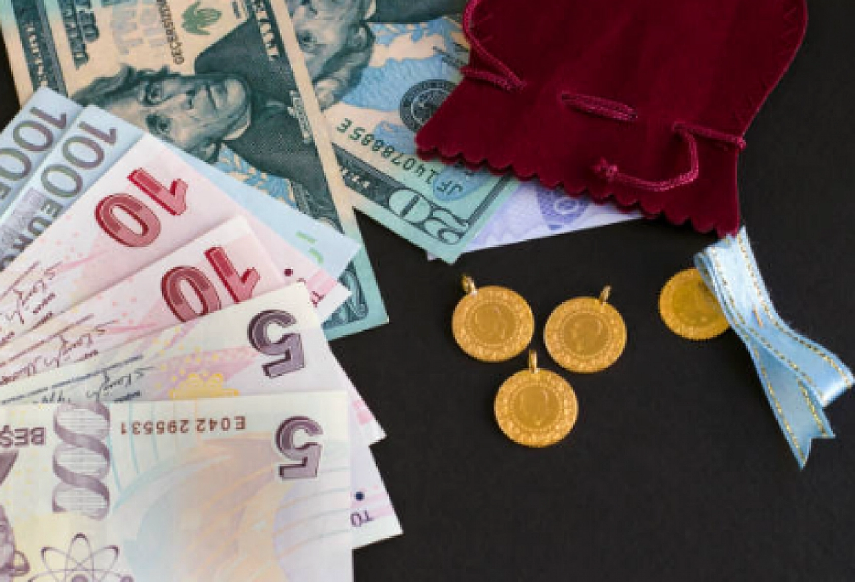 Altın fiyatlarında dalgalanma: Çeyrek ve gram altın fiyatları ne kadar oldu?