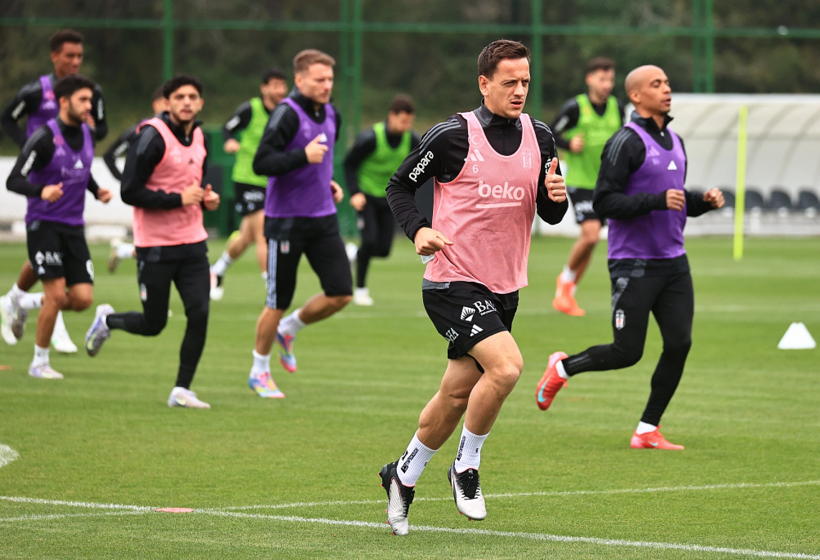 Geri sayım başladı: Beşiktaş ile Fenerbahçe'nin Büyük Mücadelesi Yarın