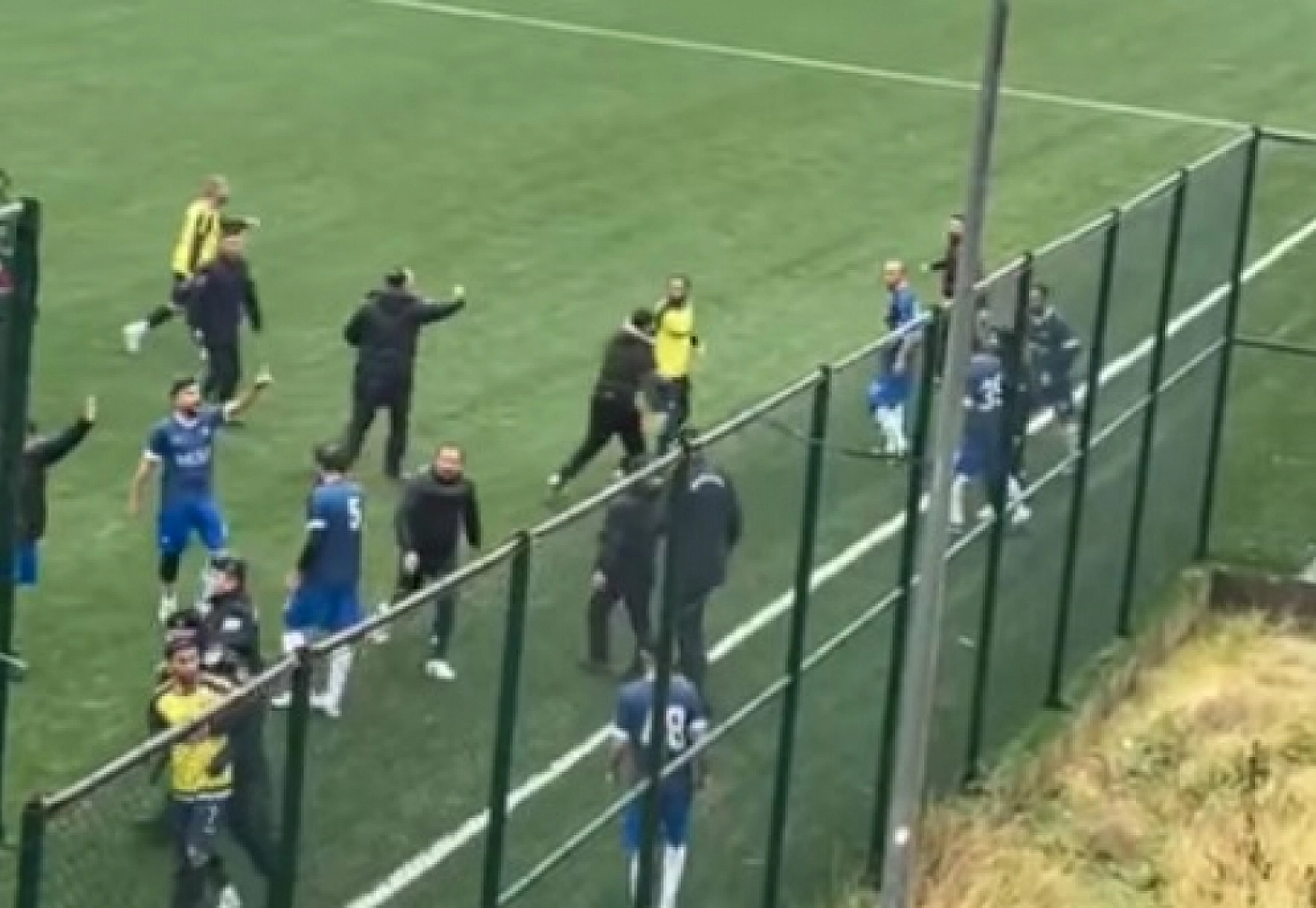 Malatya'da Futbola Kan Bulaştı: Futbolcu Yaralandı, Maç Tatil Edilmedi!