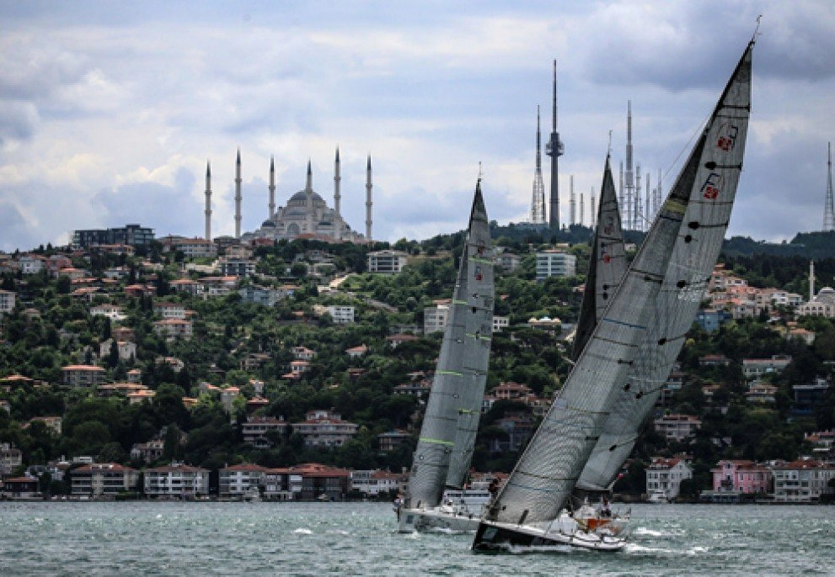İstanbul Boğazı'nda yelken şöleni