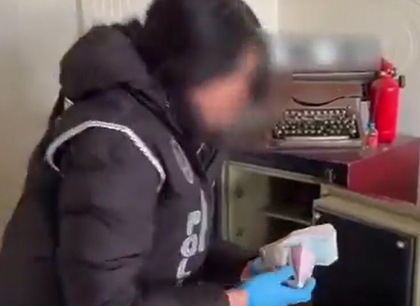 Malatya'da tefecilere operasyon: Çok sayıda fişek ve evrak ele geçirildi