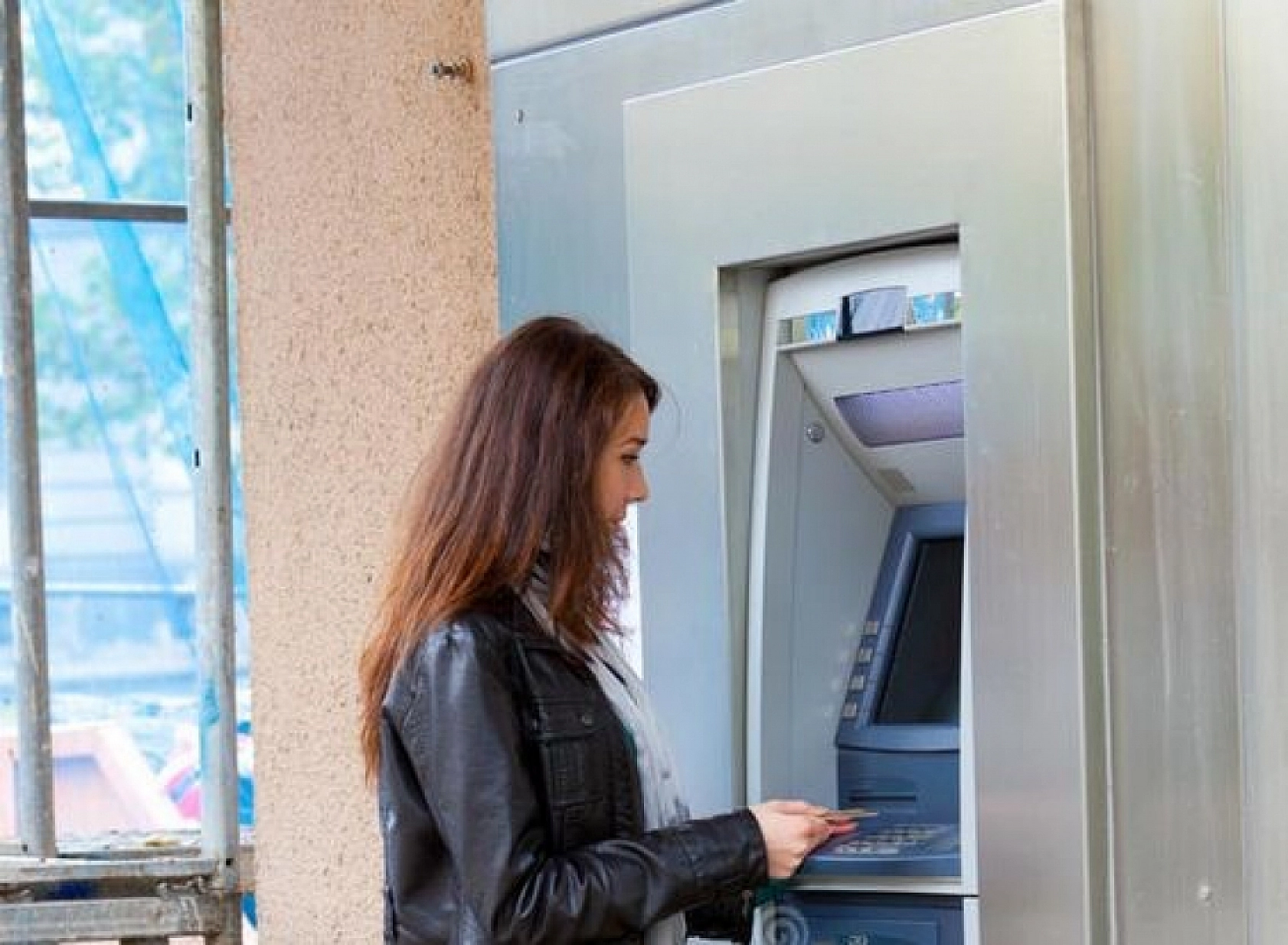 ATM'lerde Yeni Düzenleme: Şifreler Tarih Oluyor!