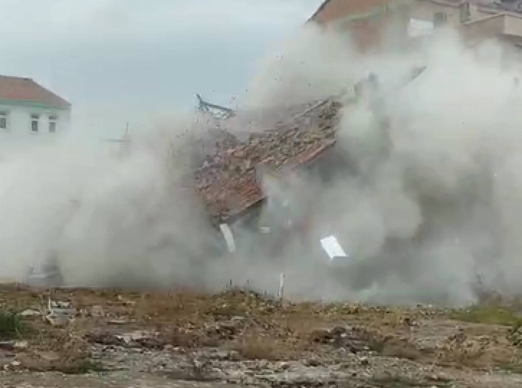 Malatya'da O Mahallede Değişim Başlıyor! İlk Yıkım Tamamlandı...