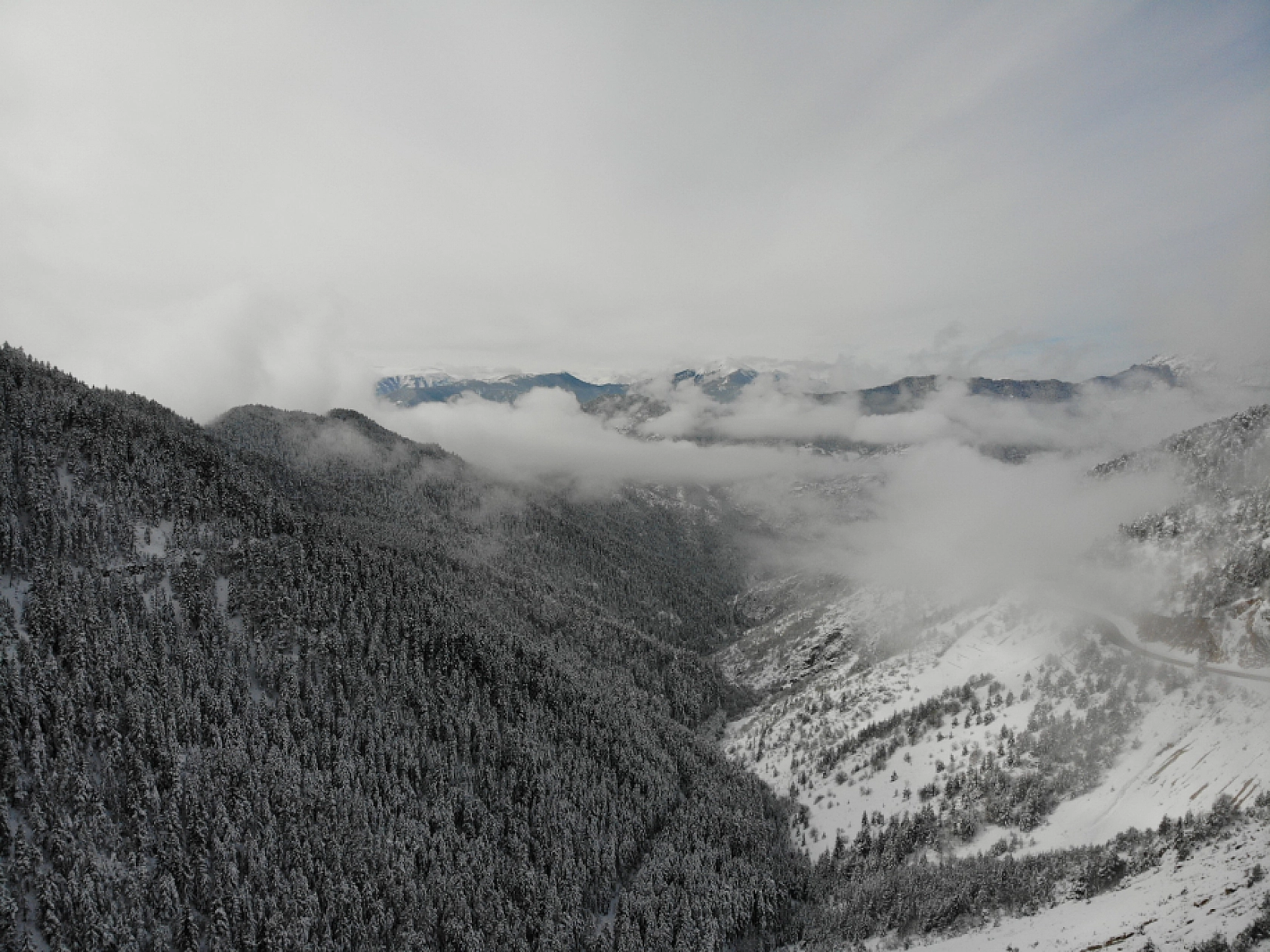 2 Bin 50 Rakımlı Zigana Dağı Beyaza Büründü