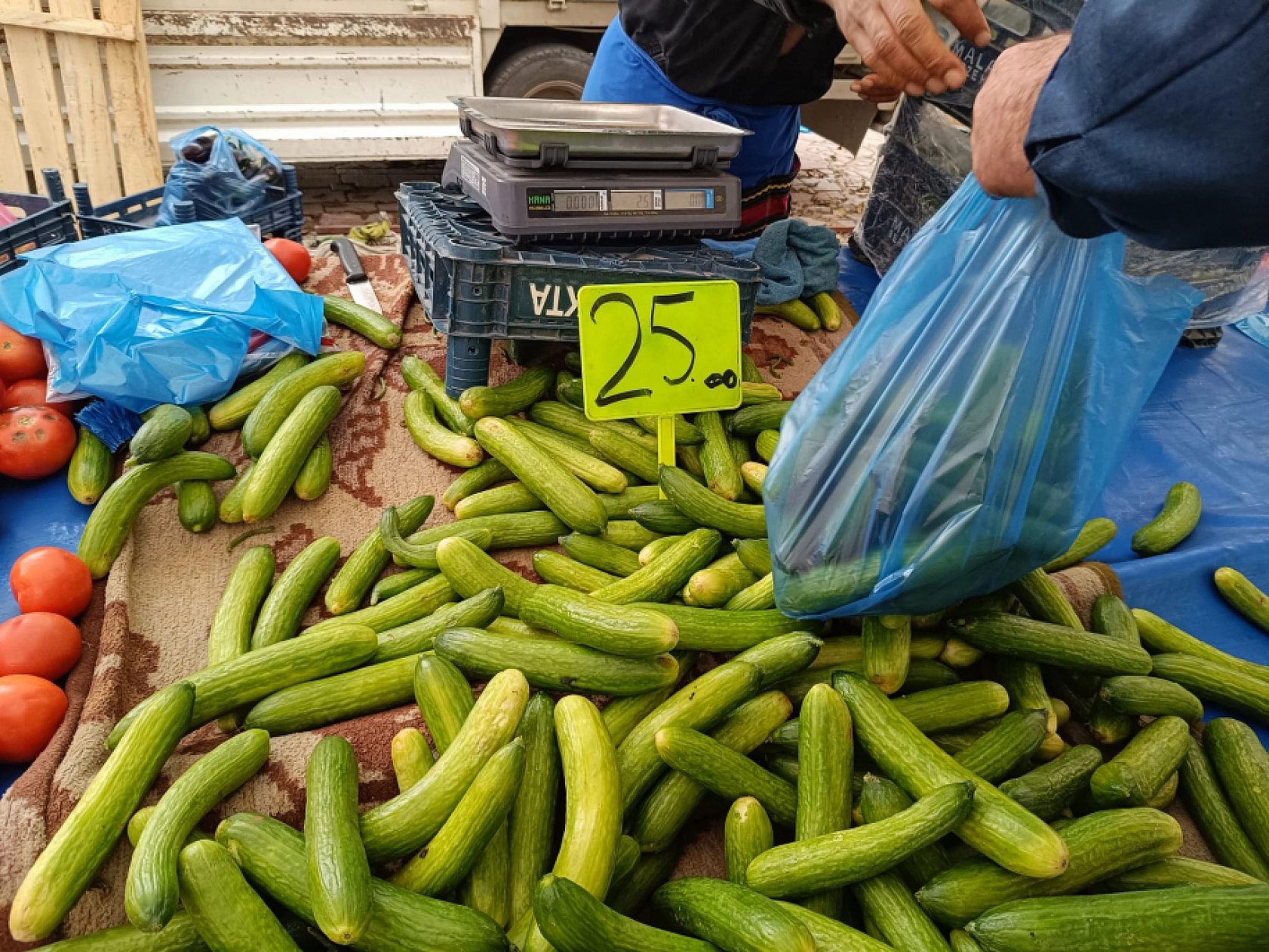 Malatya'da soğuk hava pazar fiyatını etkiledi: Sebze ve meyve cep yaktı!