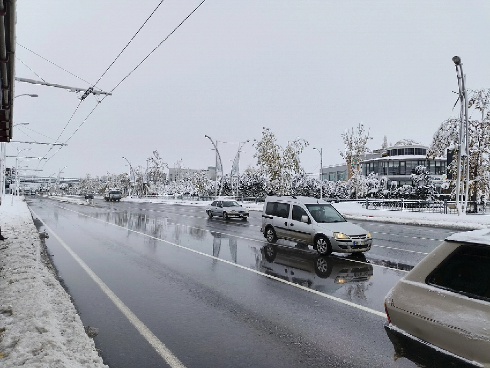 Meteoroloji Uyardı: Kara Kış Geri Geliyor! Buzlanma ve Dona Dikkat..!