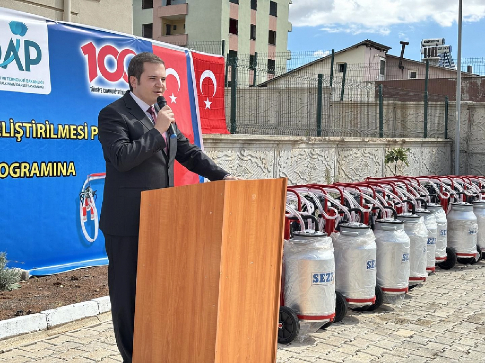 Arapgir'de Süt Üreticilerine Seyyar Süt Sağım Makinesi Desteği