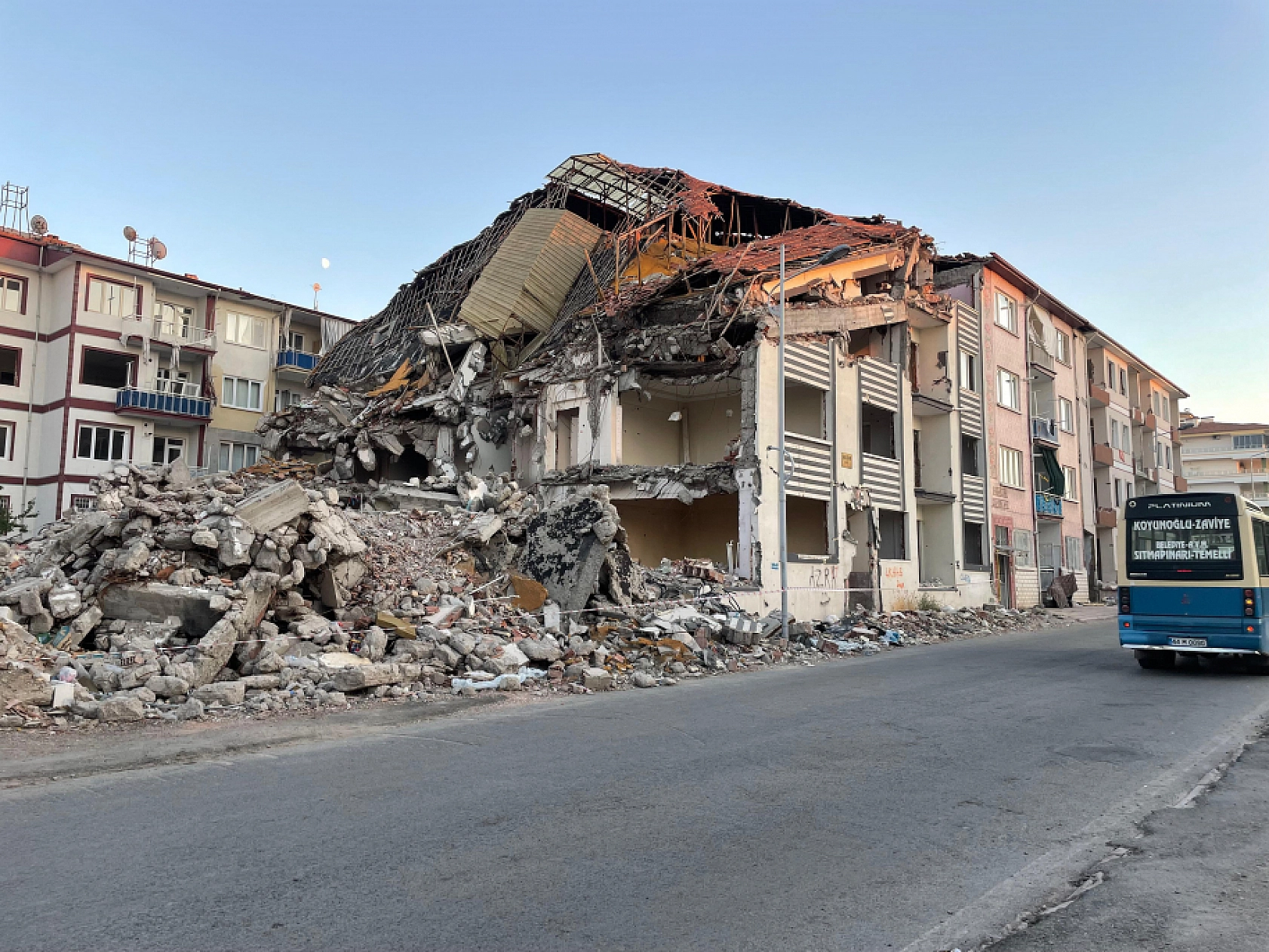 Malatya'da Yıkım Skandalı: Enkazın Üzerinden Servet Kazanmışlar!