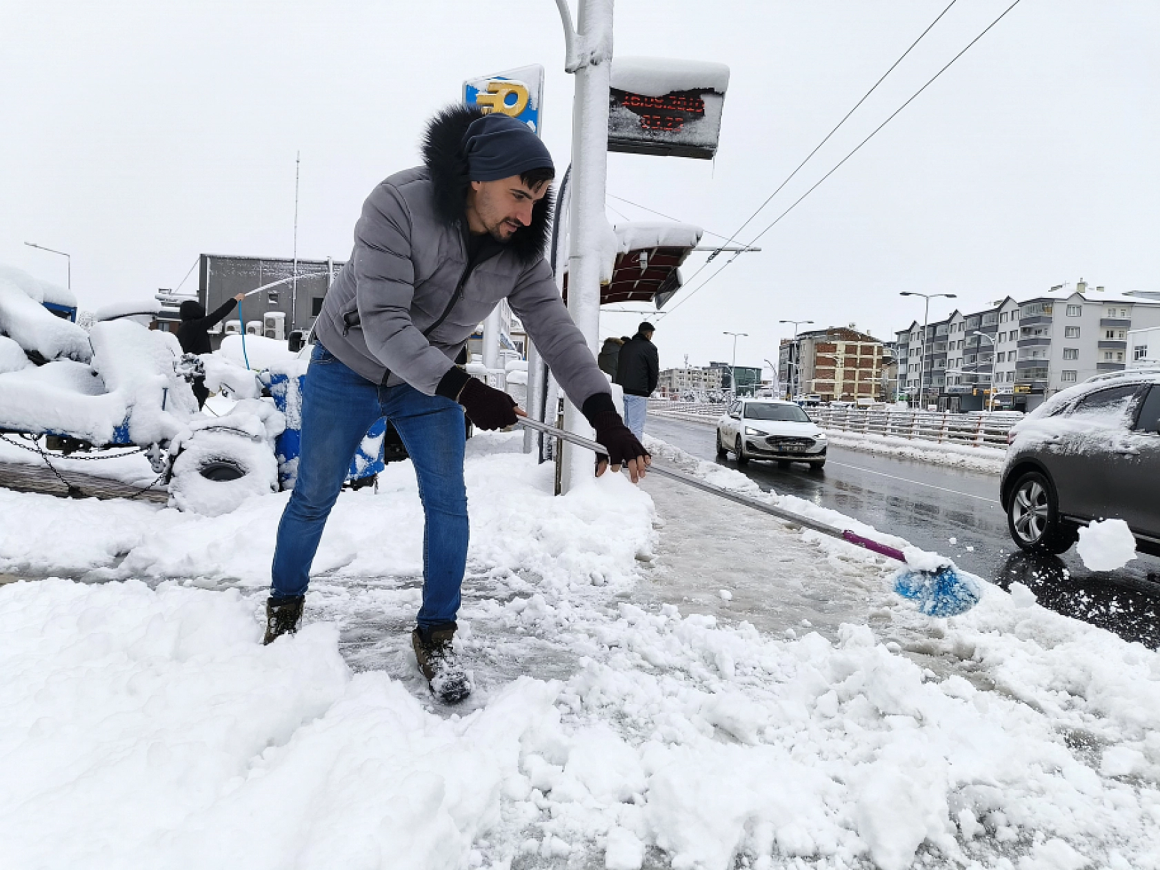 Meteoroloji Uyardı: Kara Kış Geri Geliyor! Buzlanma ve Dona Dikkat..!