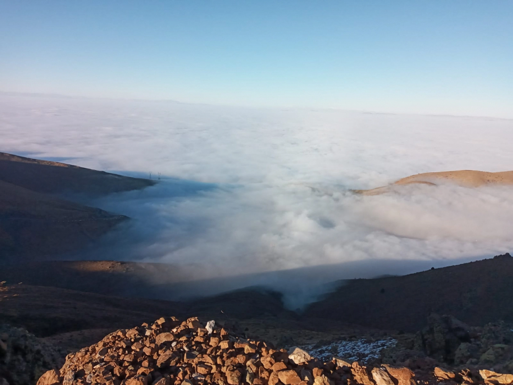 Malatya Ovası sise gömüldü, dağlar baharı yaşadı